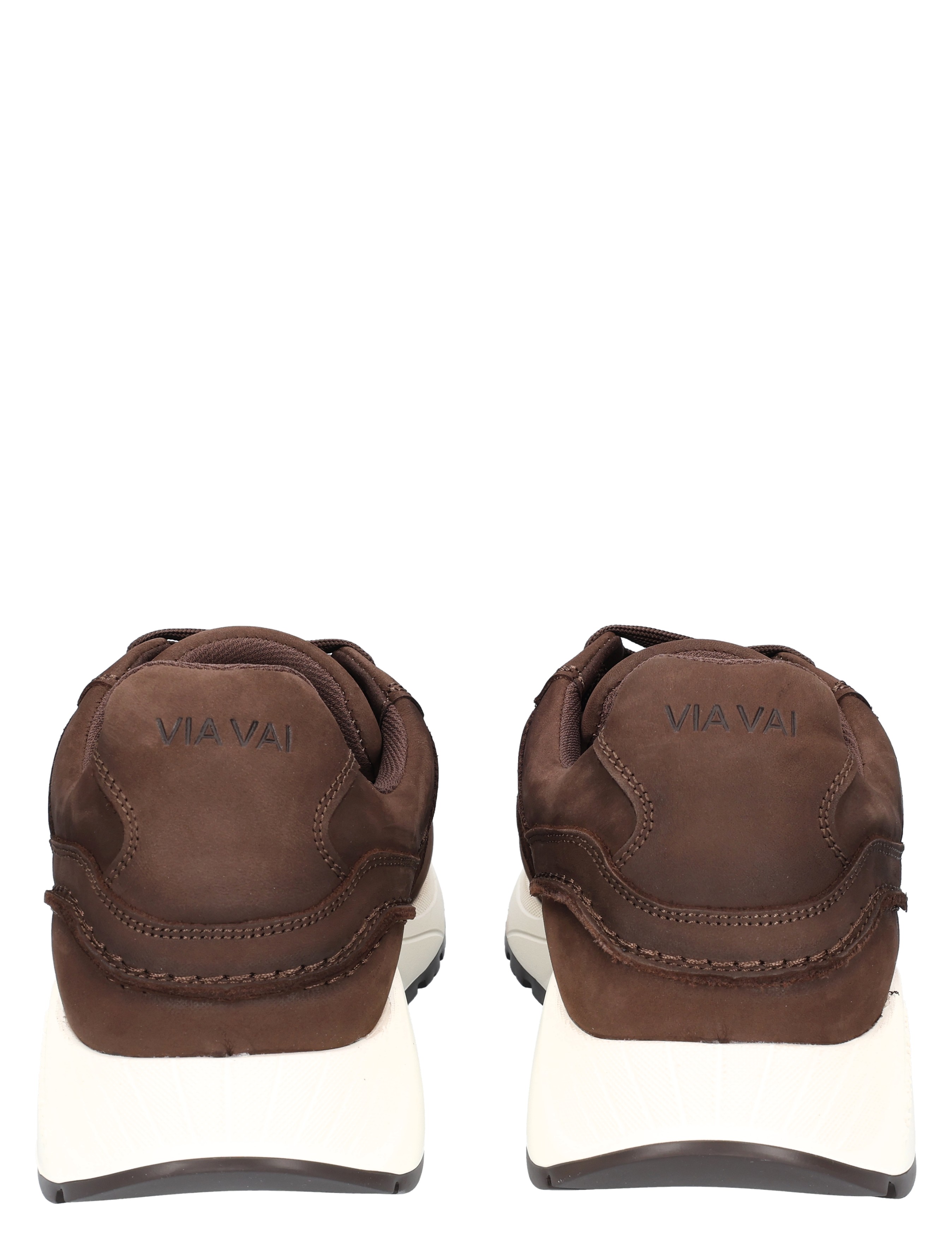 broeksen, bruine schoen, luxe sneaker, hoge hak, kunstleder