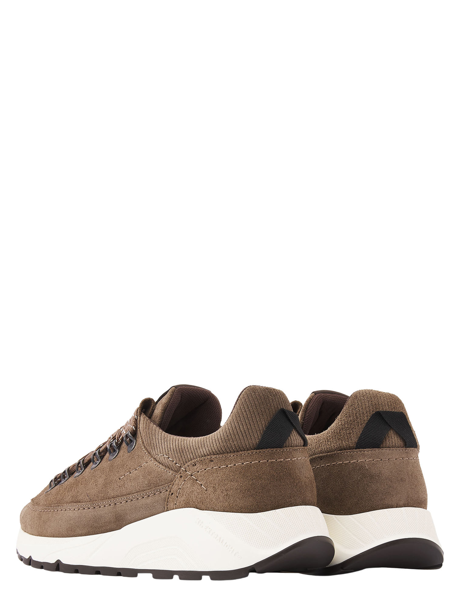 sneaker, bruine sneaker, suède, wafelzool, laarzen-stijl