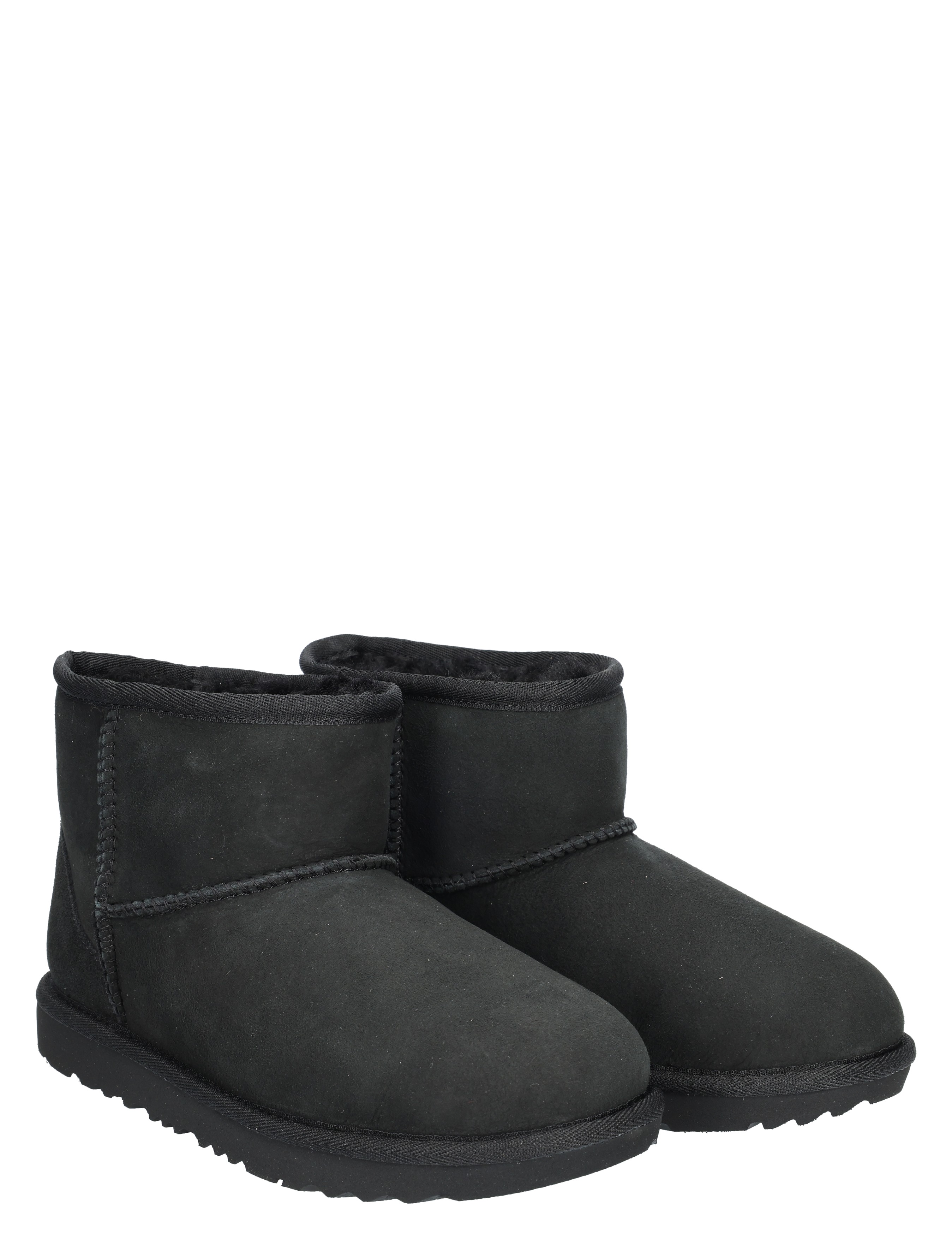 UGG - Kids Classic Mini II Black - Meisjes - Jongens - Boots - Enkellaarsjes - Boots - Enkellaarsjes - 48141_11_5