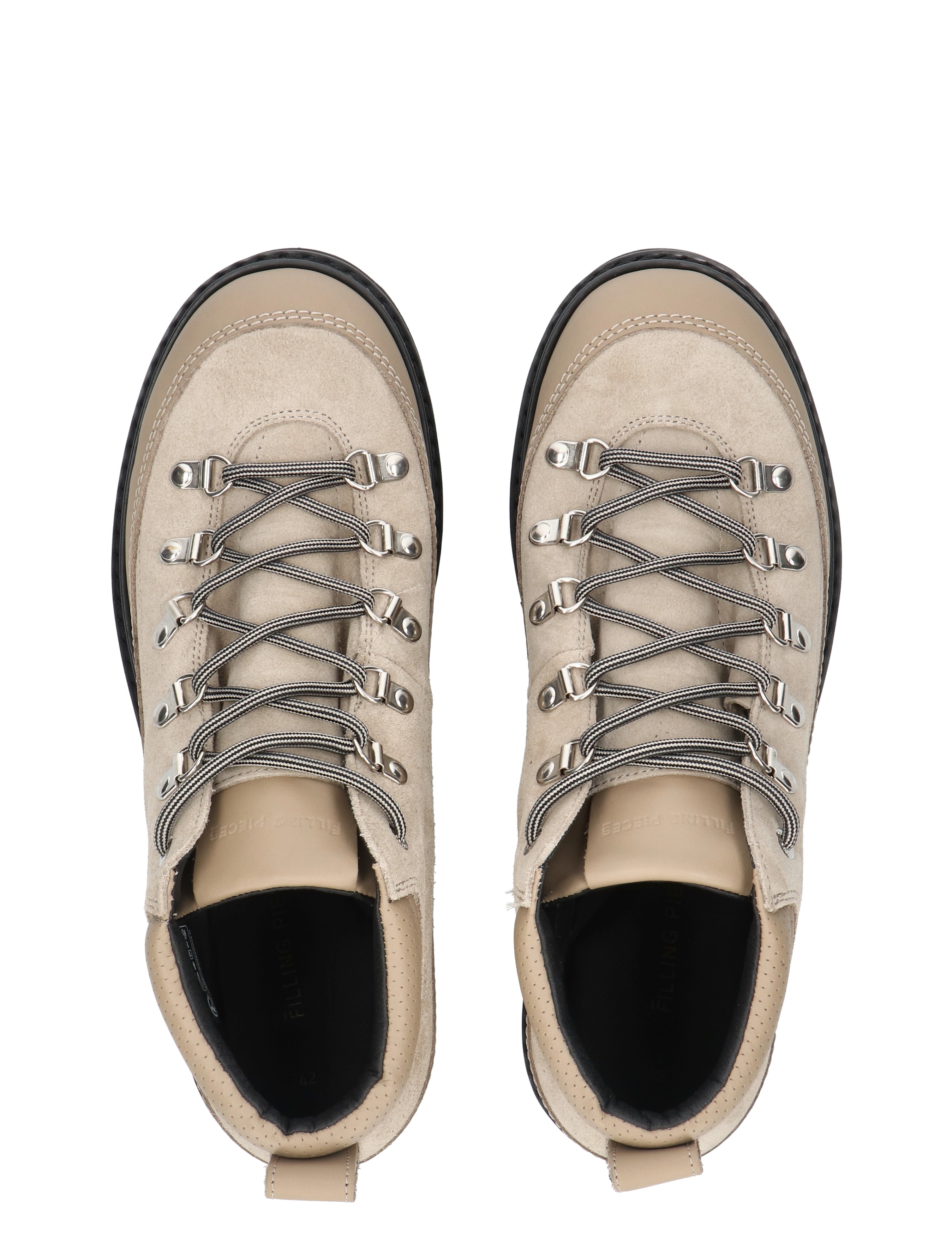 hiking boots, beige suède, veterschoen, metalen eyelets, rubberen zool