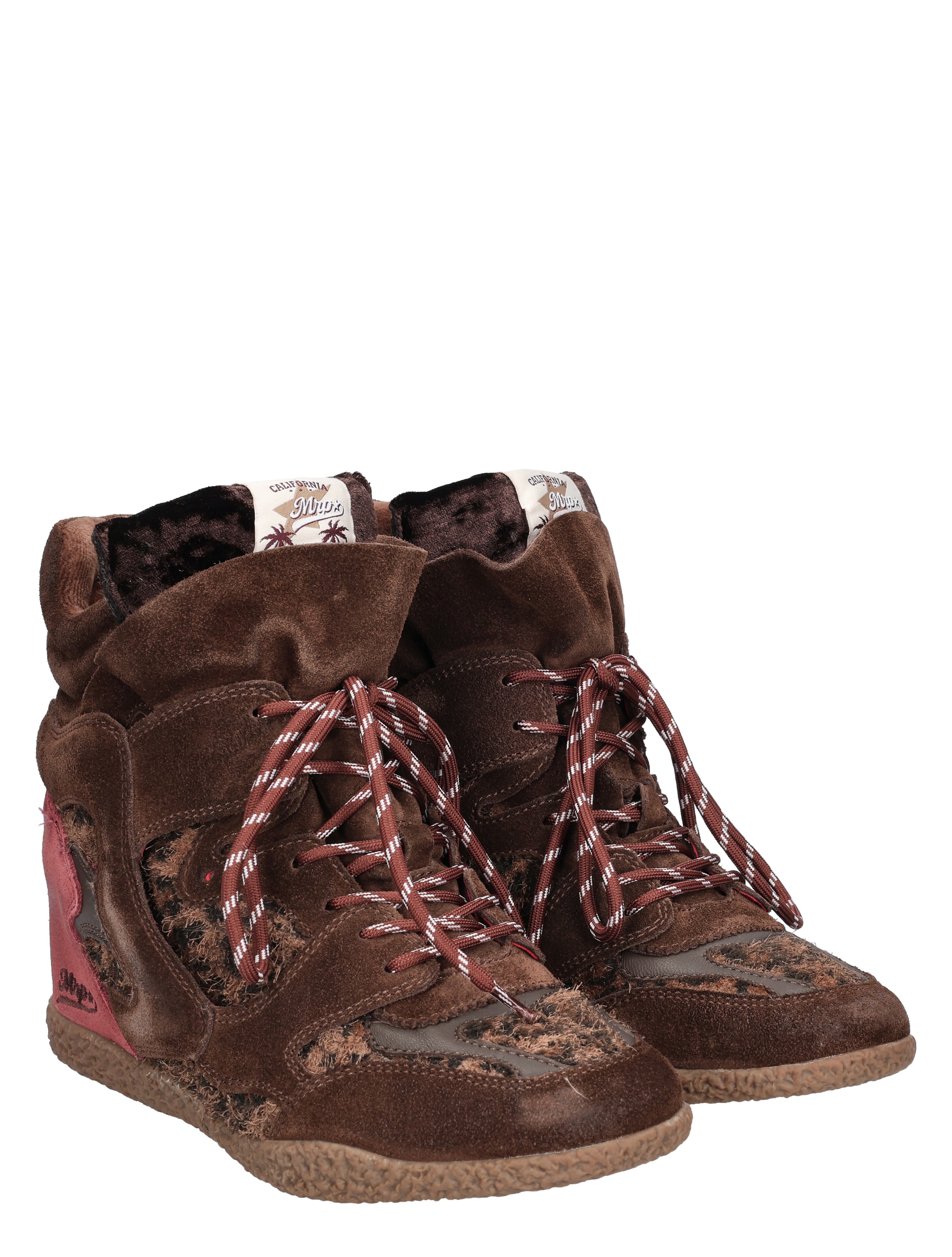 boots, bruine laarzen, suede, veters, versleten uiterlijk