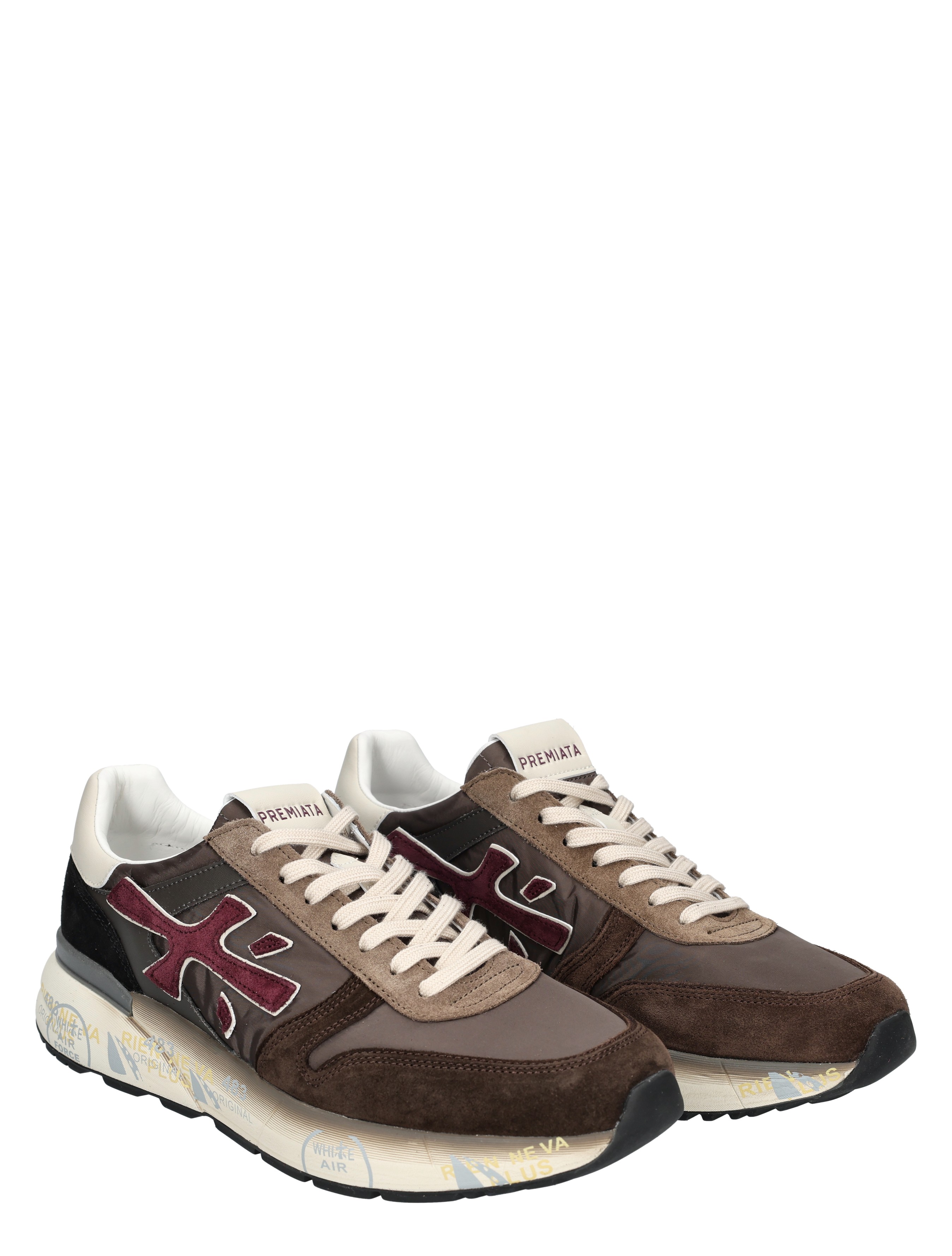 sneakers, bruine schoenen, sportieve schoenen, suede details, veters