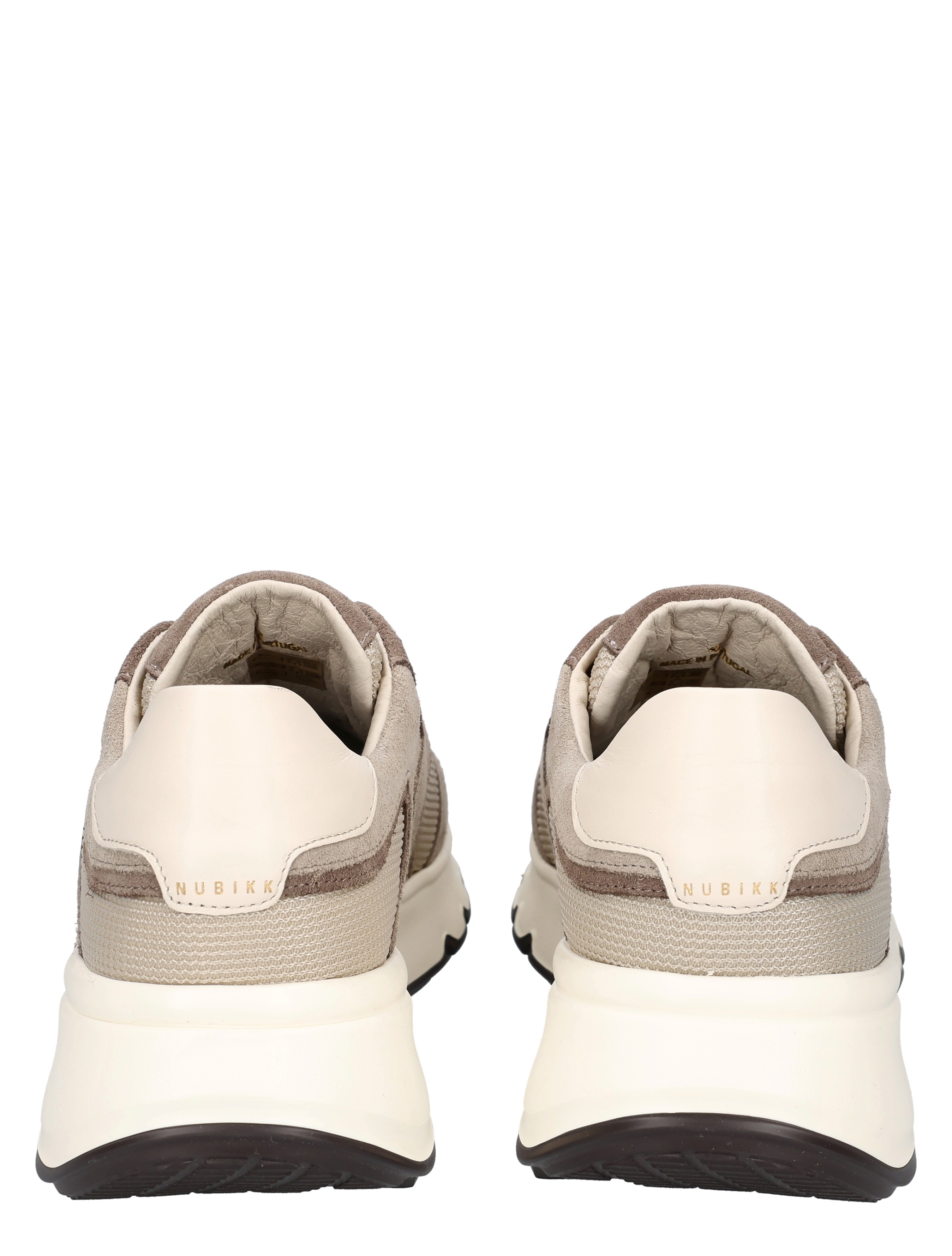 sneaker, witte zool, beige upper, rugge zool, zool met vallingslip