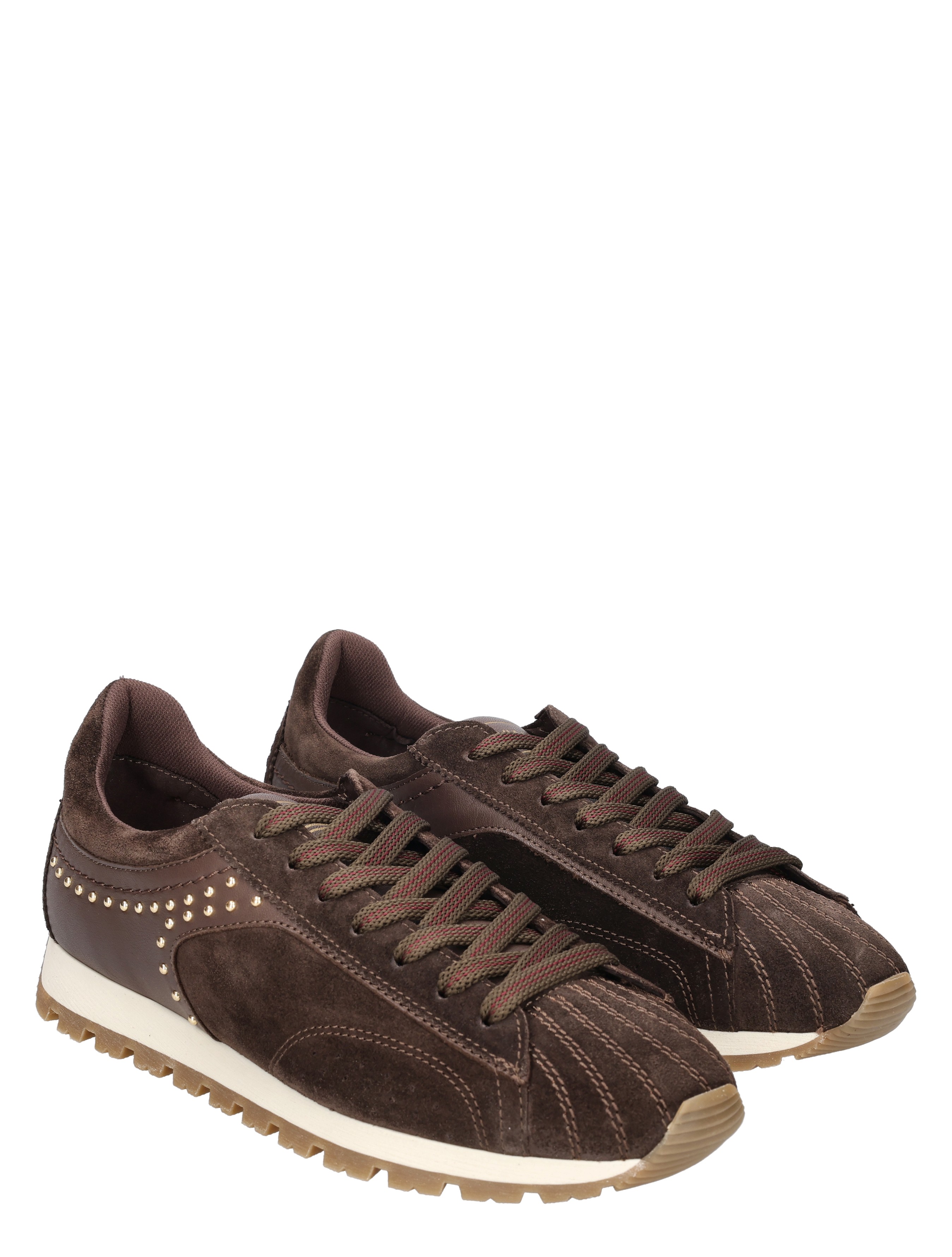 sneakers, bruine kleur, suede, studs decorative, trailoutsole