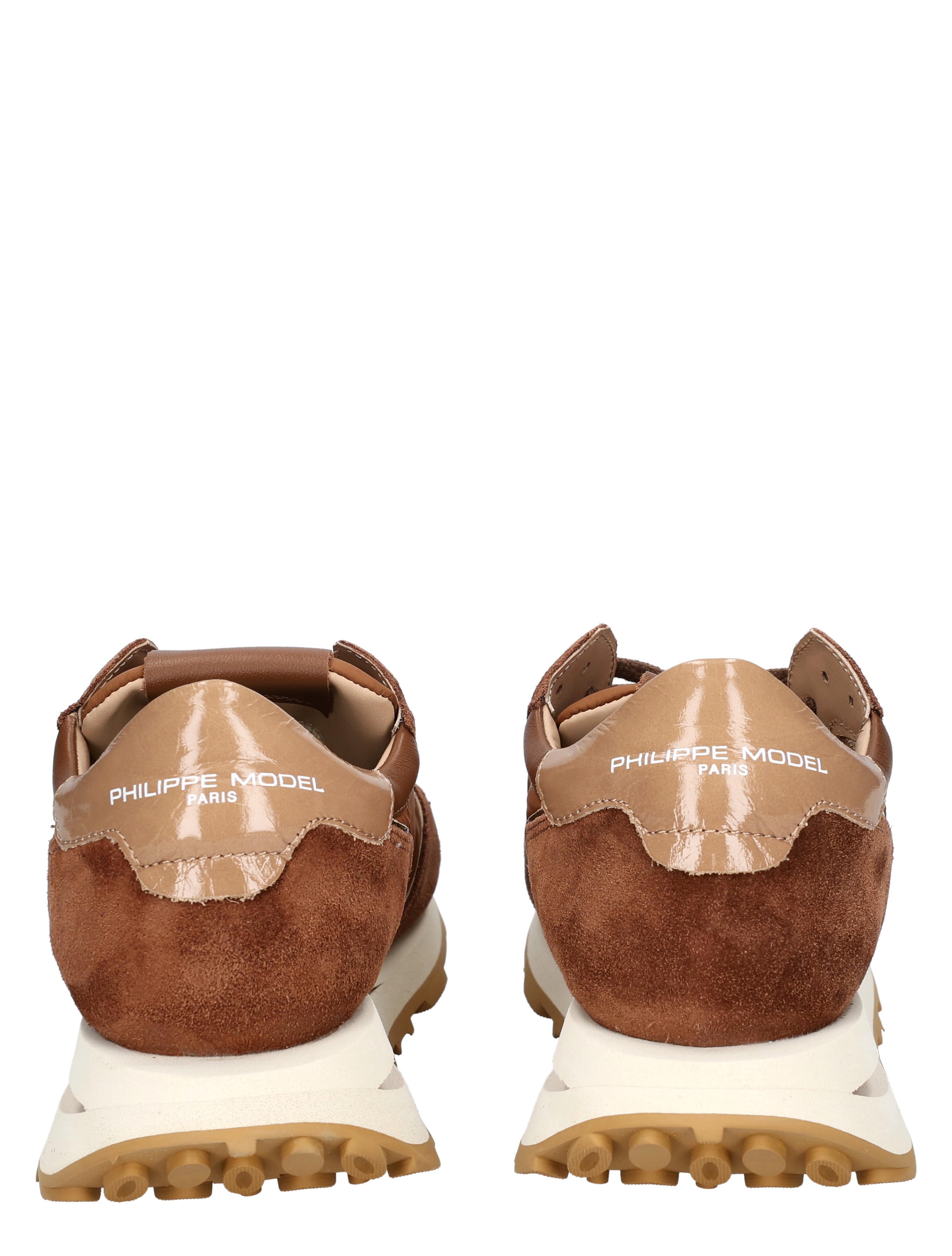 sneaker, slipper, bruine suède, luxe sneaker, zooltjes?