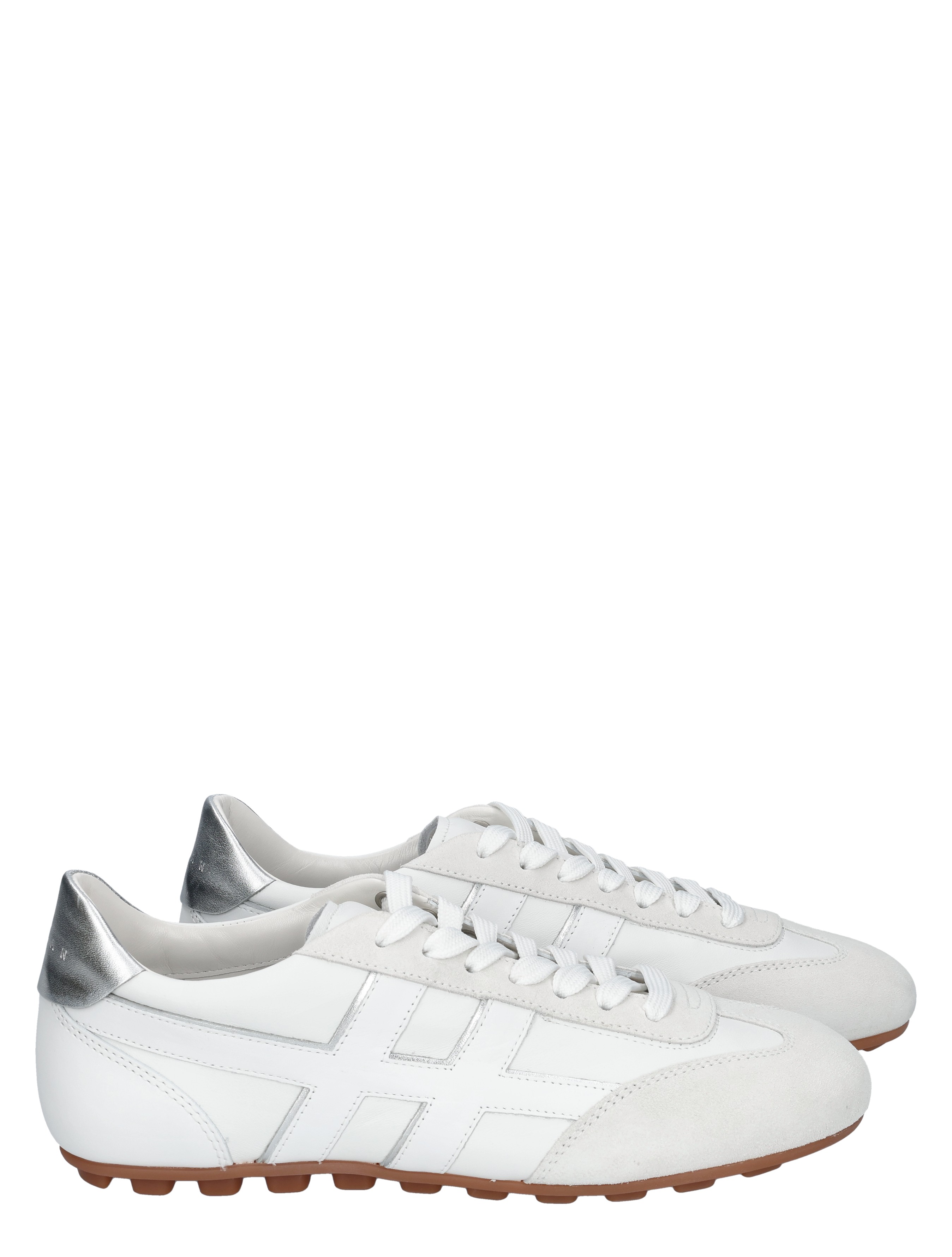witte sneakers, luxe schoenen, lacets, suède accenten, demping zool