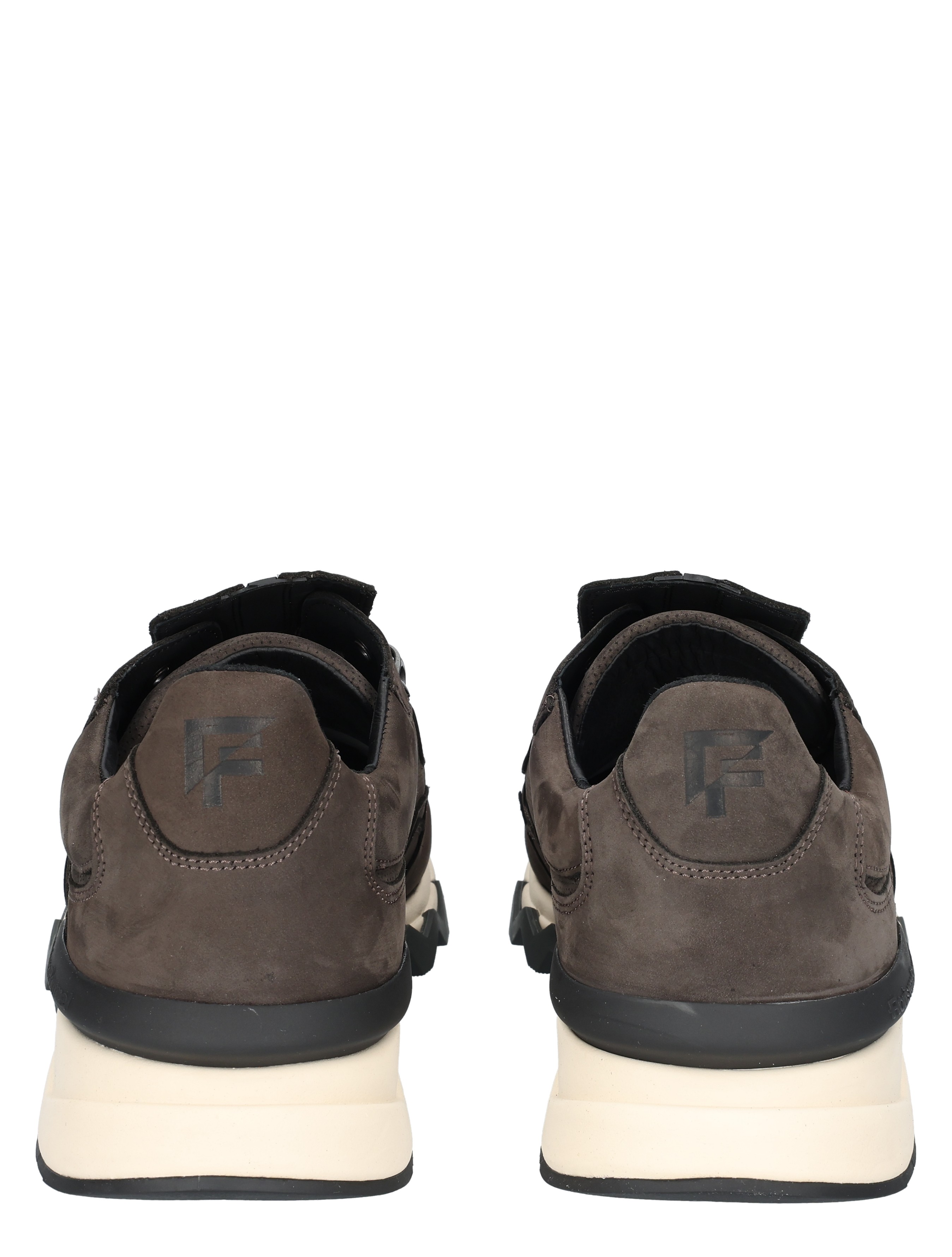 leder, slip-on, bruine schoenen, sneakers, vlechtwerk?