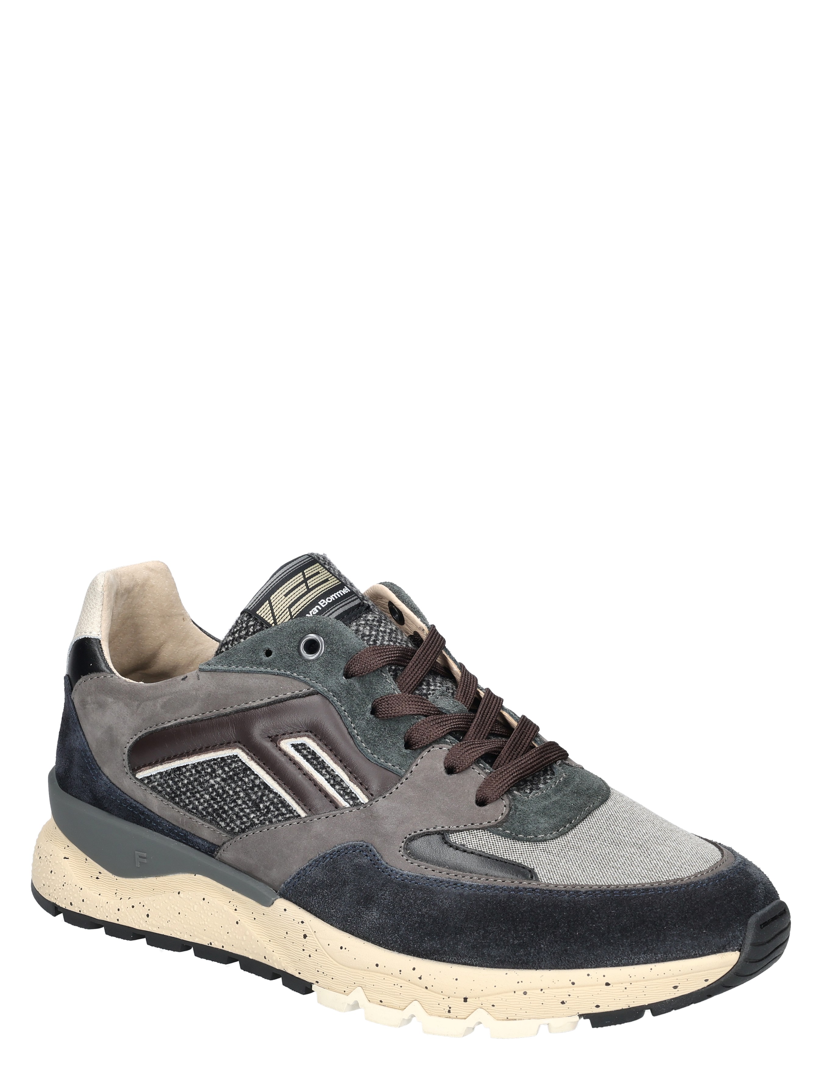 sneaker, sportschoen, grijze sneaker, luxe sneakers, casual schoen
