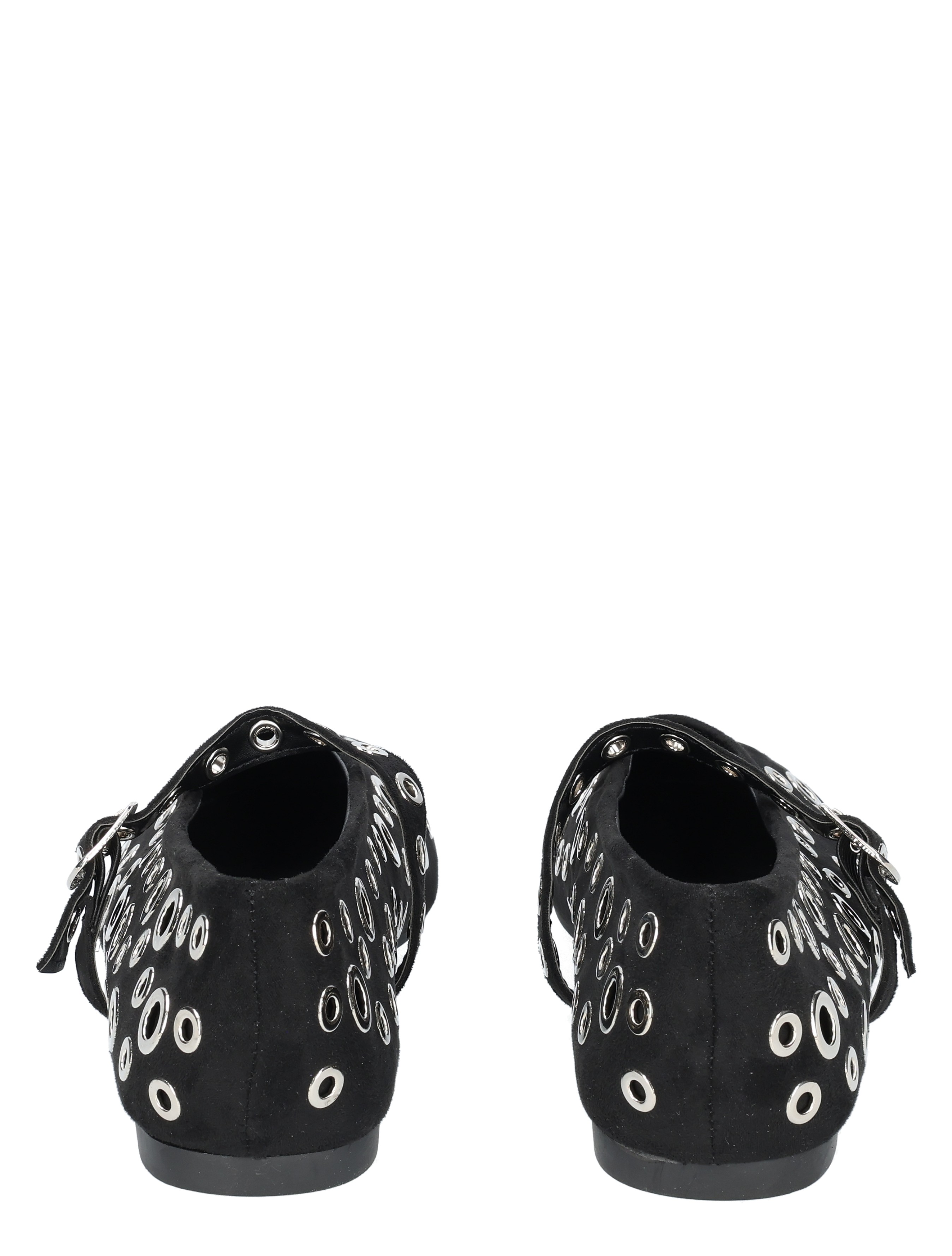 zwarte schoenen, grommets, ringetjes, sleehak, sandalen