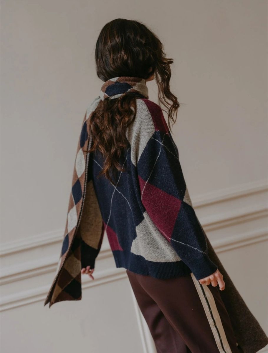 ptint, geometrisch patroon, donkerblauw, warme kleuren, kledingset