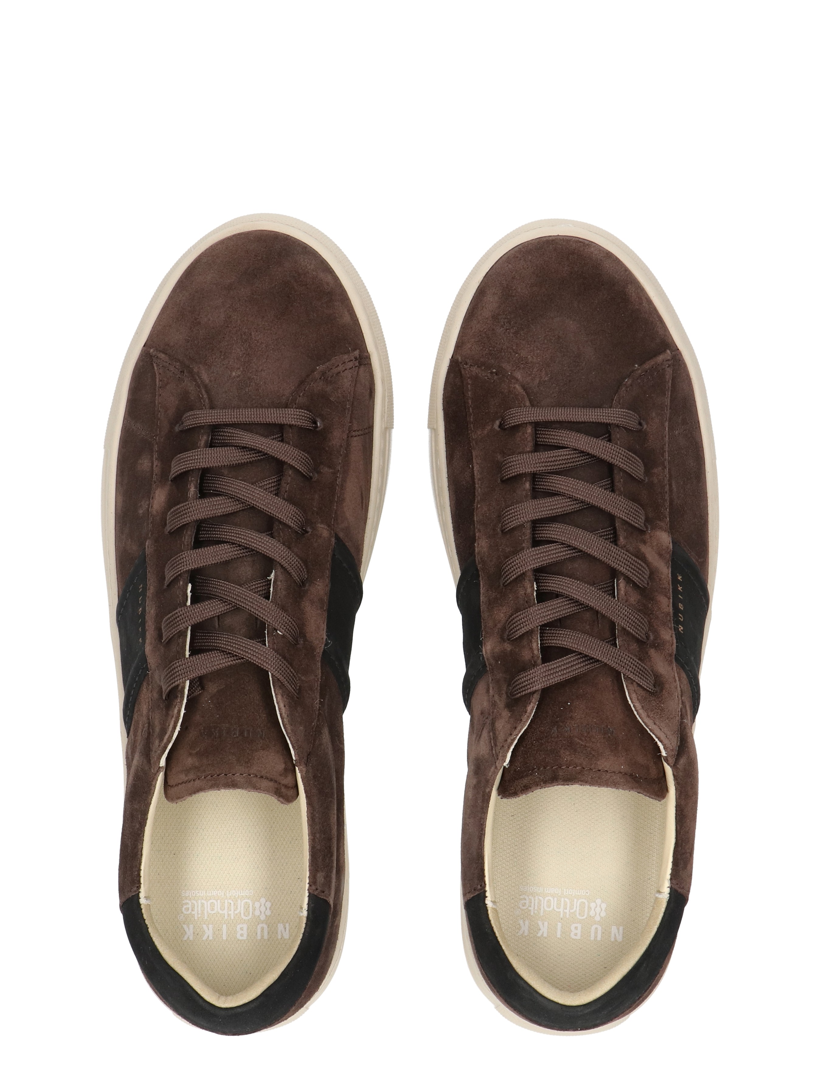 bruine schoenen, suede, veterschoenen, canvas?, sneaker