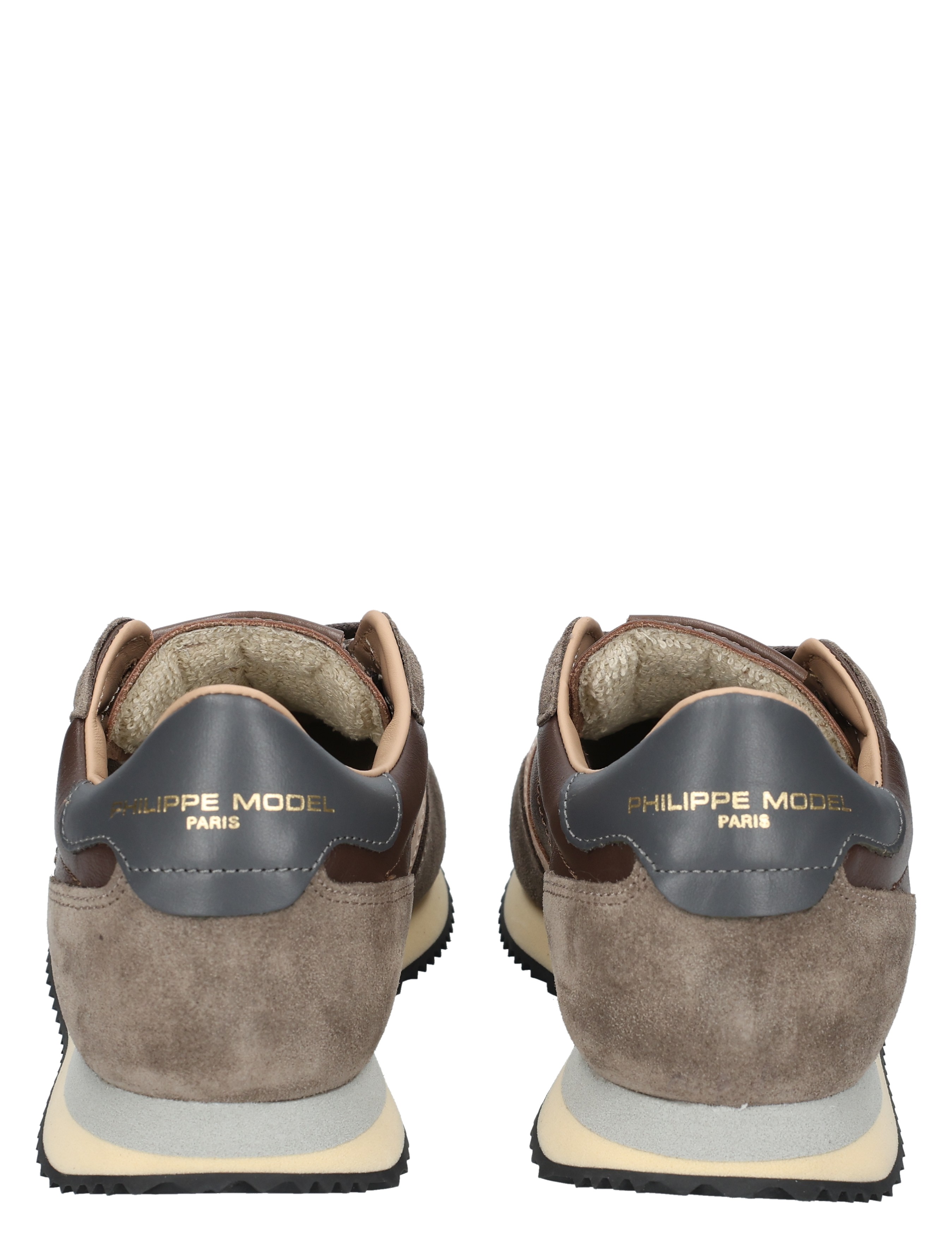 grijze schoen, luxe sneaker, suede, vachtvoering, platte hielstuk