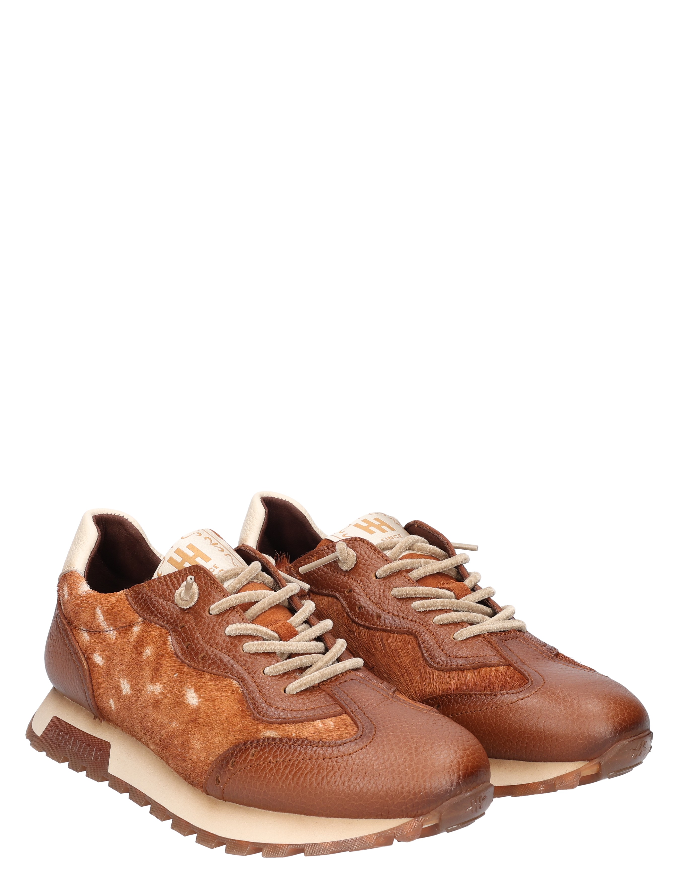 sneakers, bruine schoenen, leer, zichtbaar vachtpatroon, witte zijkant zoom