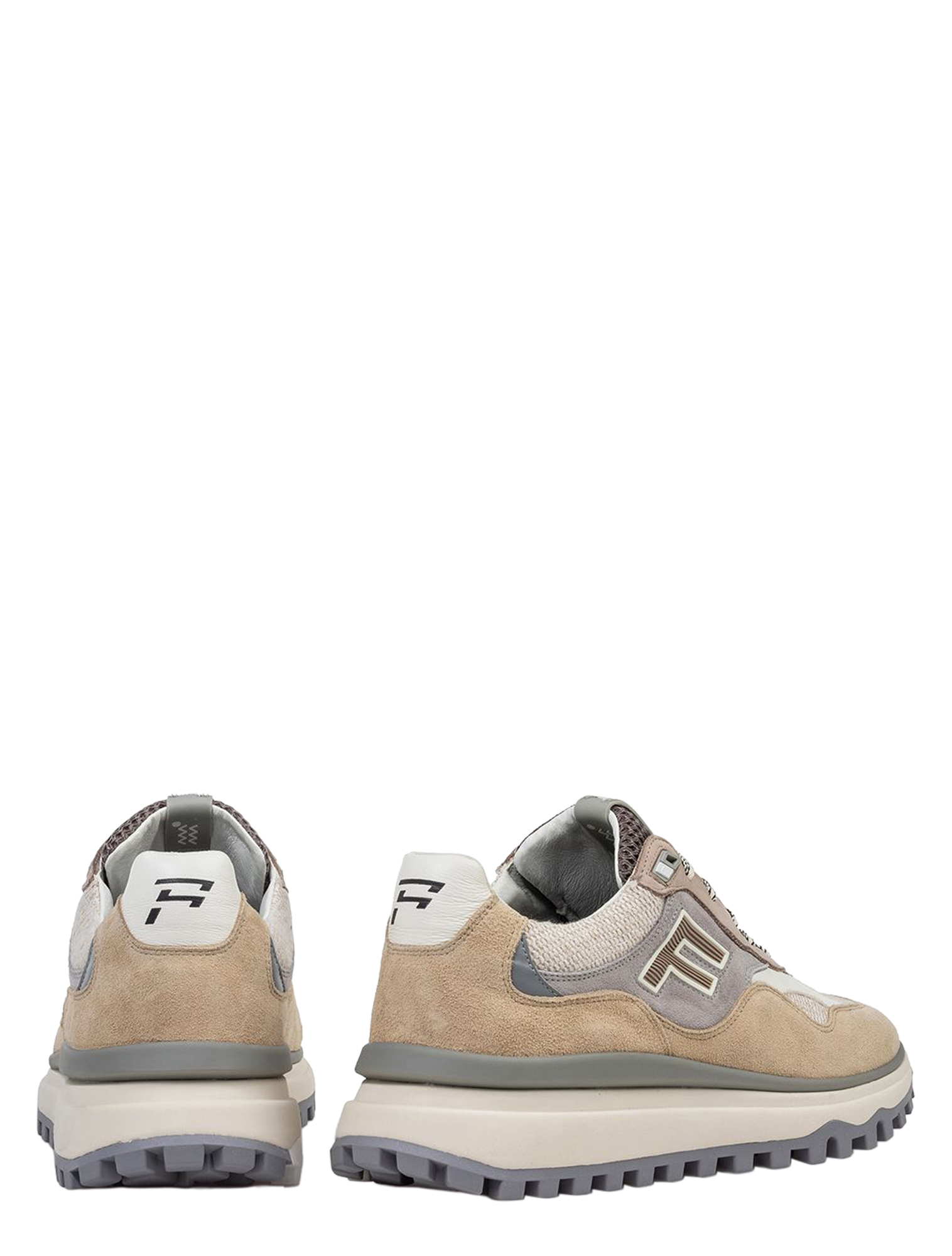 sneaker, witte zool, beige suede, chunky schoen, wilderness sneaker