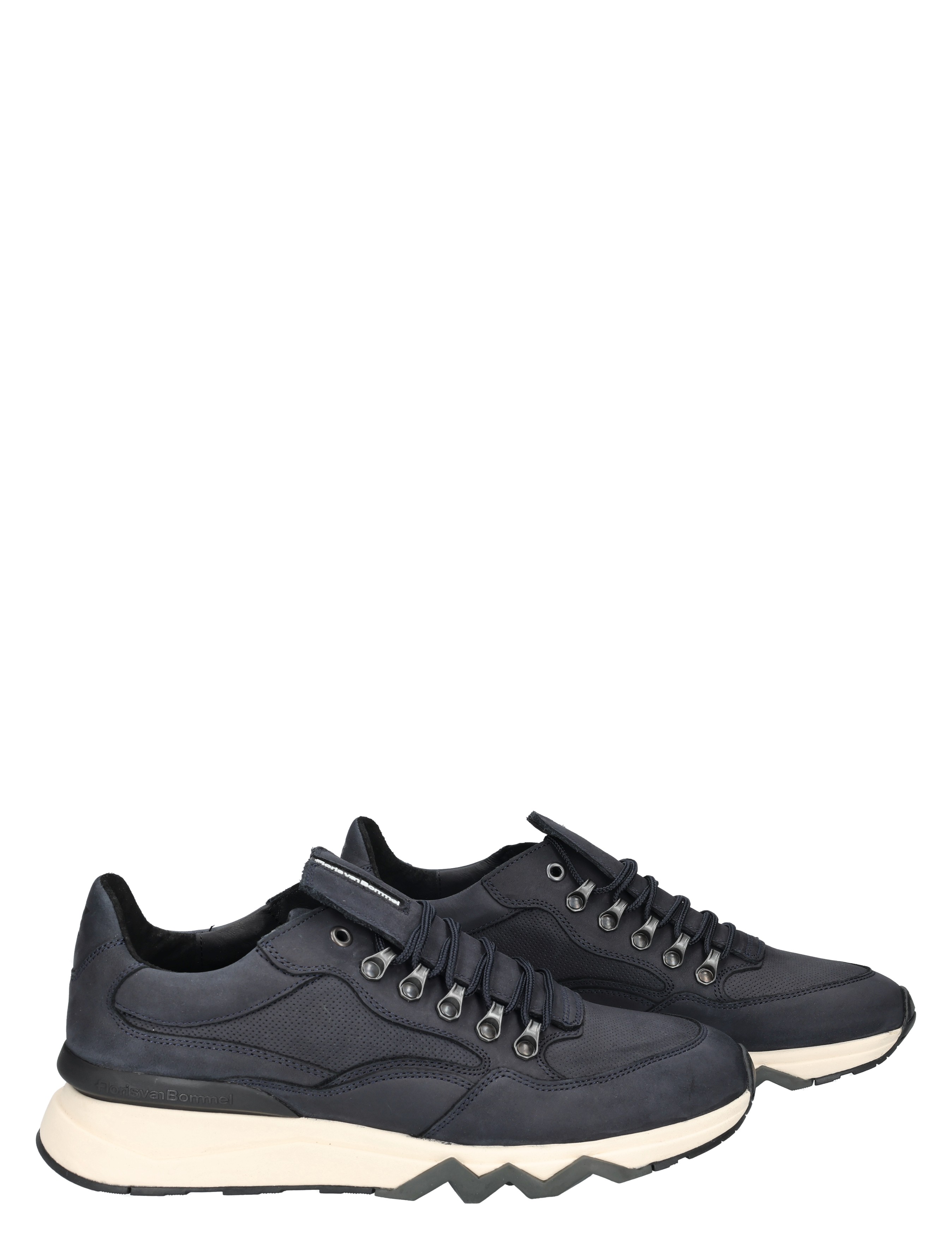 sneakers, sportschoenen, donkere kleur, zachte zool, veter sneakers