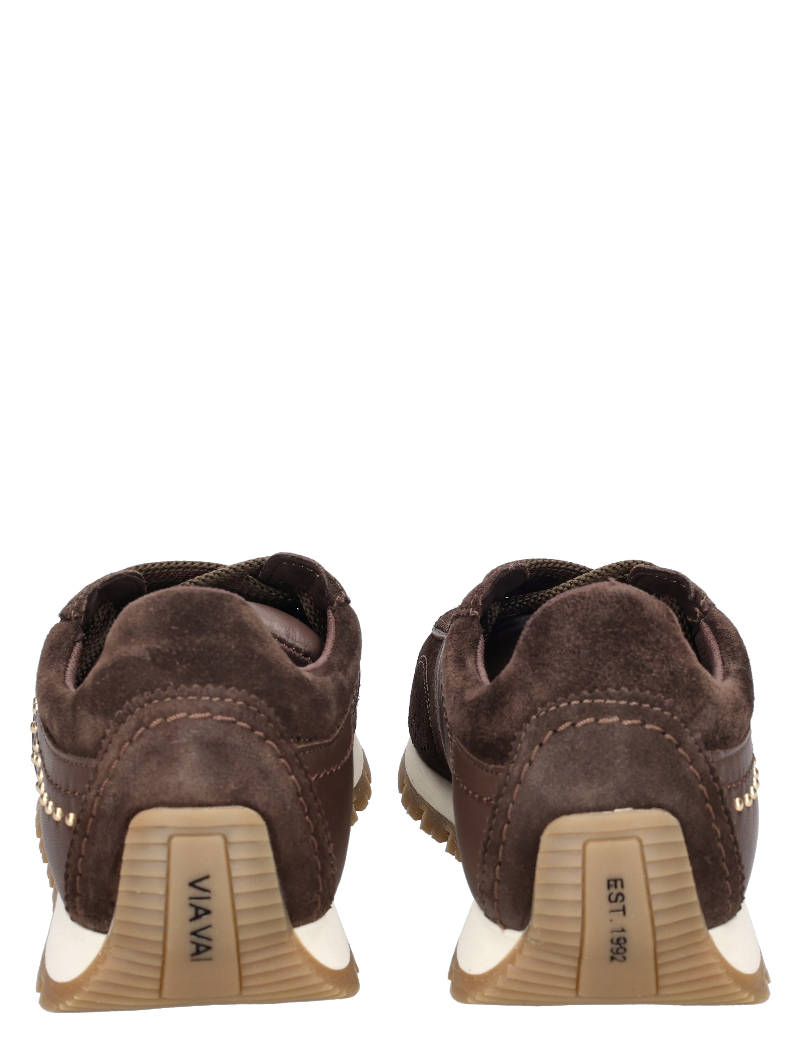 bruine schoenen, suede, reliëf hak, sportieve schoen, zonder merk