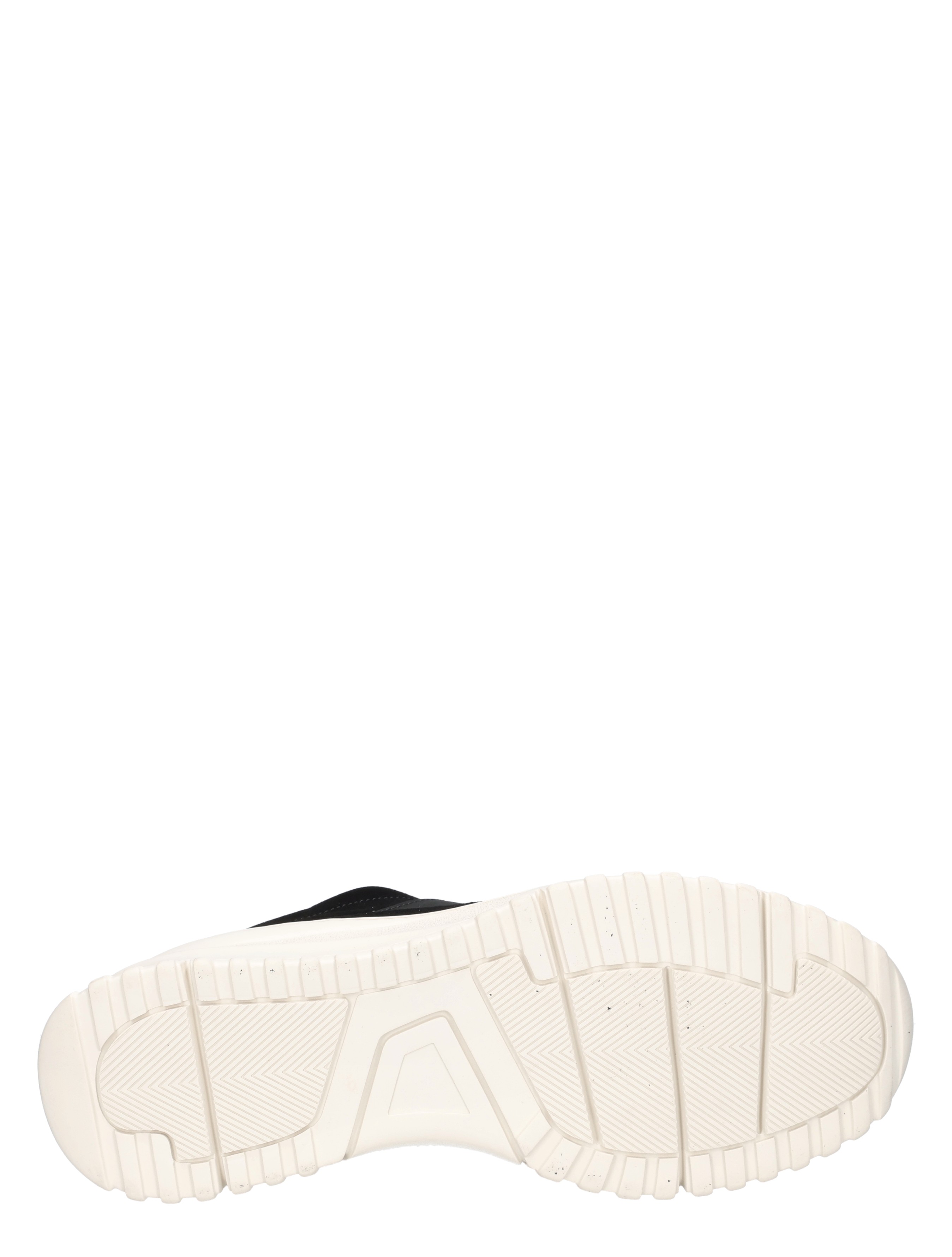 sneaker, sportschoen, witte zool, rubberzool, slipsondergrond