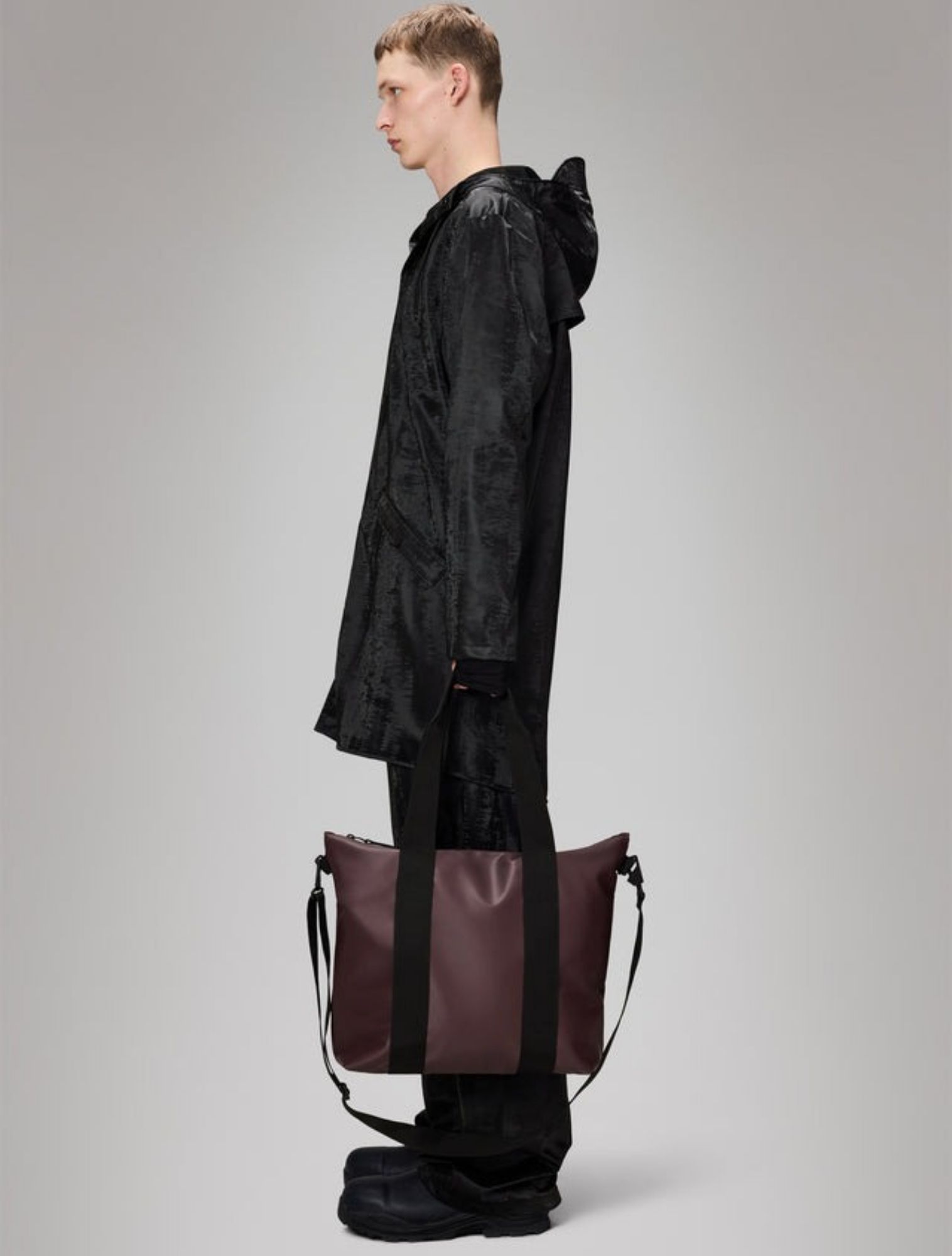 Rains - Tote Bag Mini W3 129 Depth Bordeaux - Dames - Handtassen - 48336_42_4