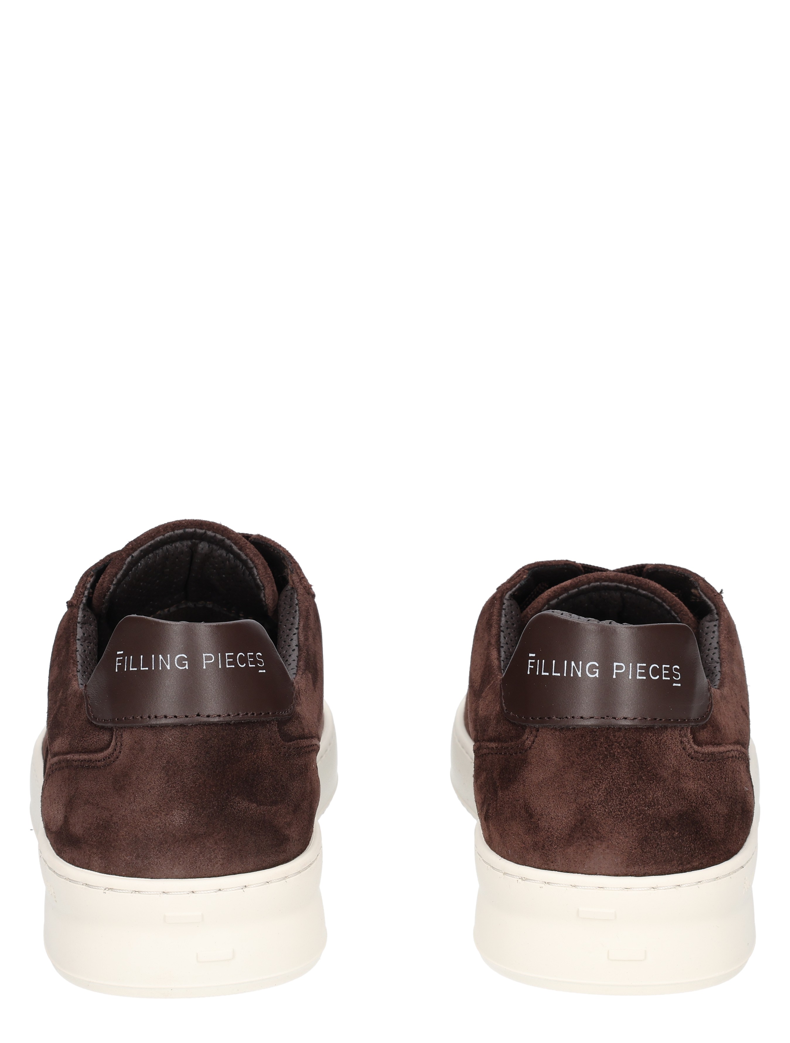 bruine schoen, suede, sneakers, witte zool, vrije ruimte
