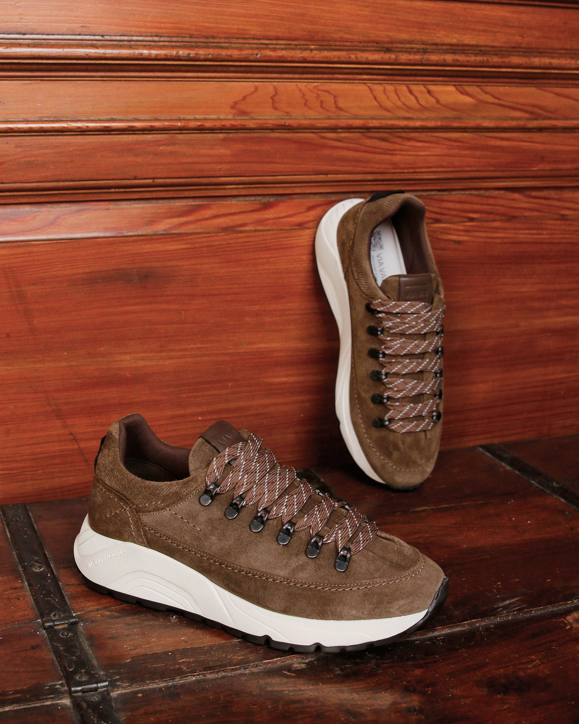 sneaker, bruine sneaker, lederen schoen, wafelstructuur, draagcomfort
