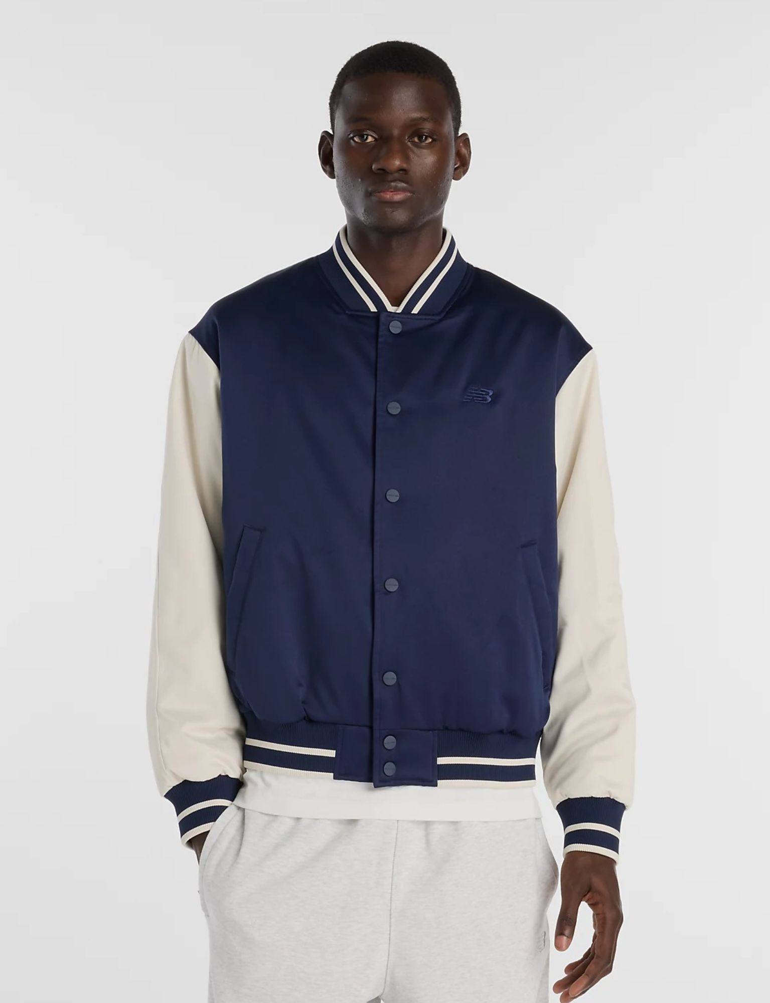 New Balance - Athletics Varsity Jacket Men MJ6102R7 Team Navy - Heren - Jassen & Jacks - 49636_33_1