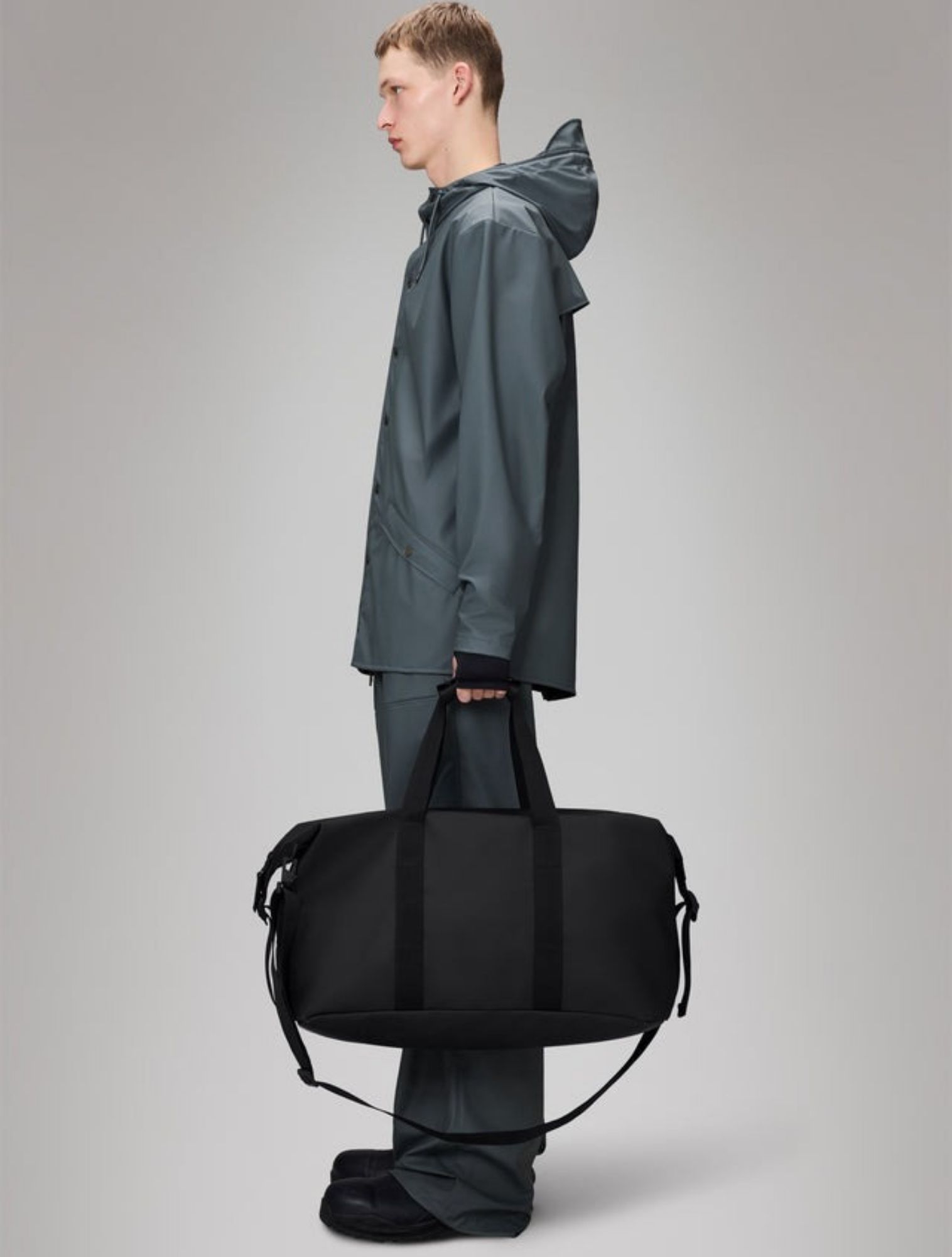 Rains - Hillo Weekend Bag W3 01 Black - Dames - Schoudertassen - 48330_11_4