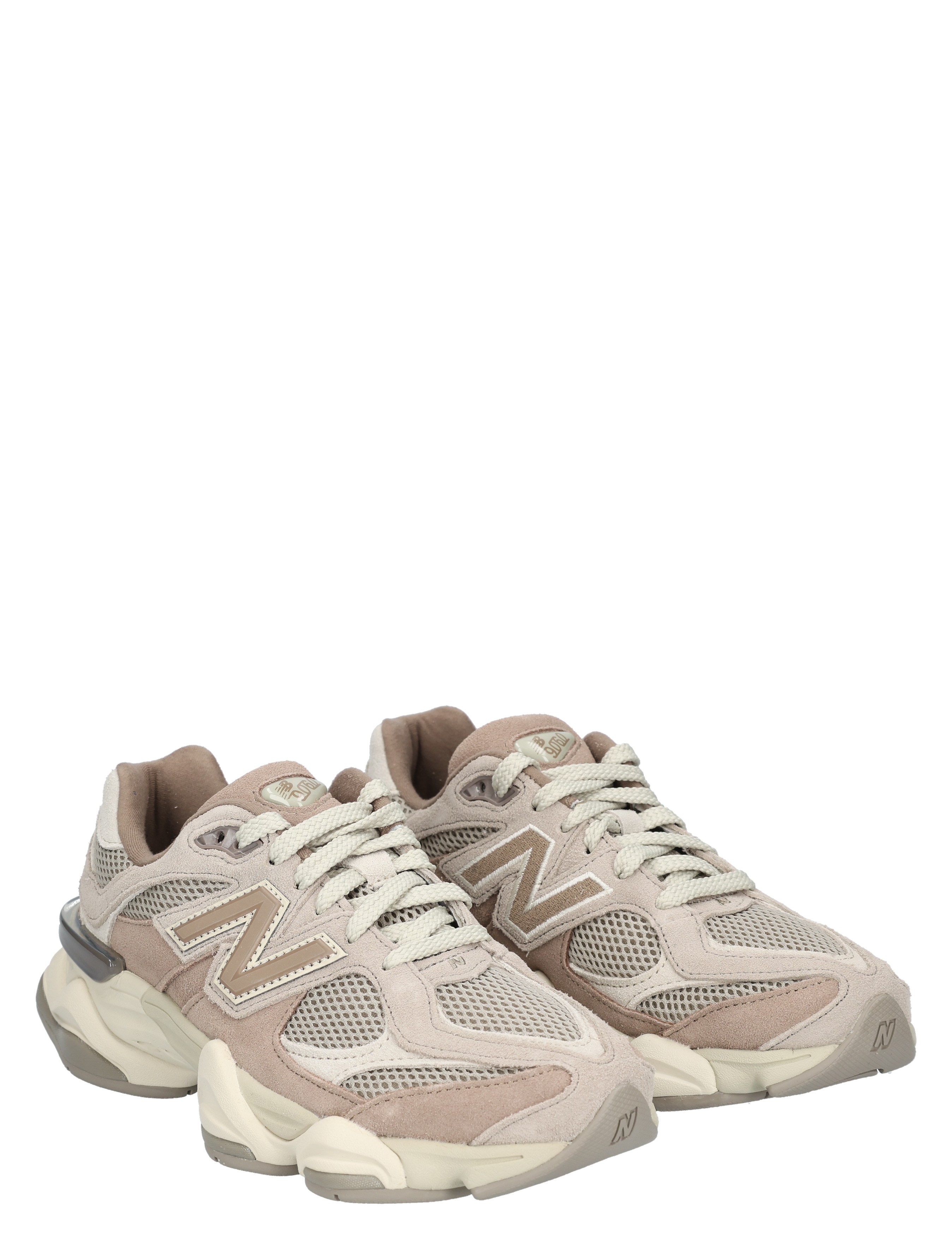 sneakers, mesh, suede, taupe, luxe?
