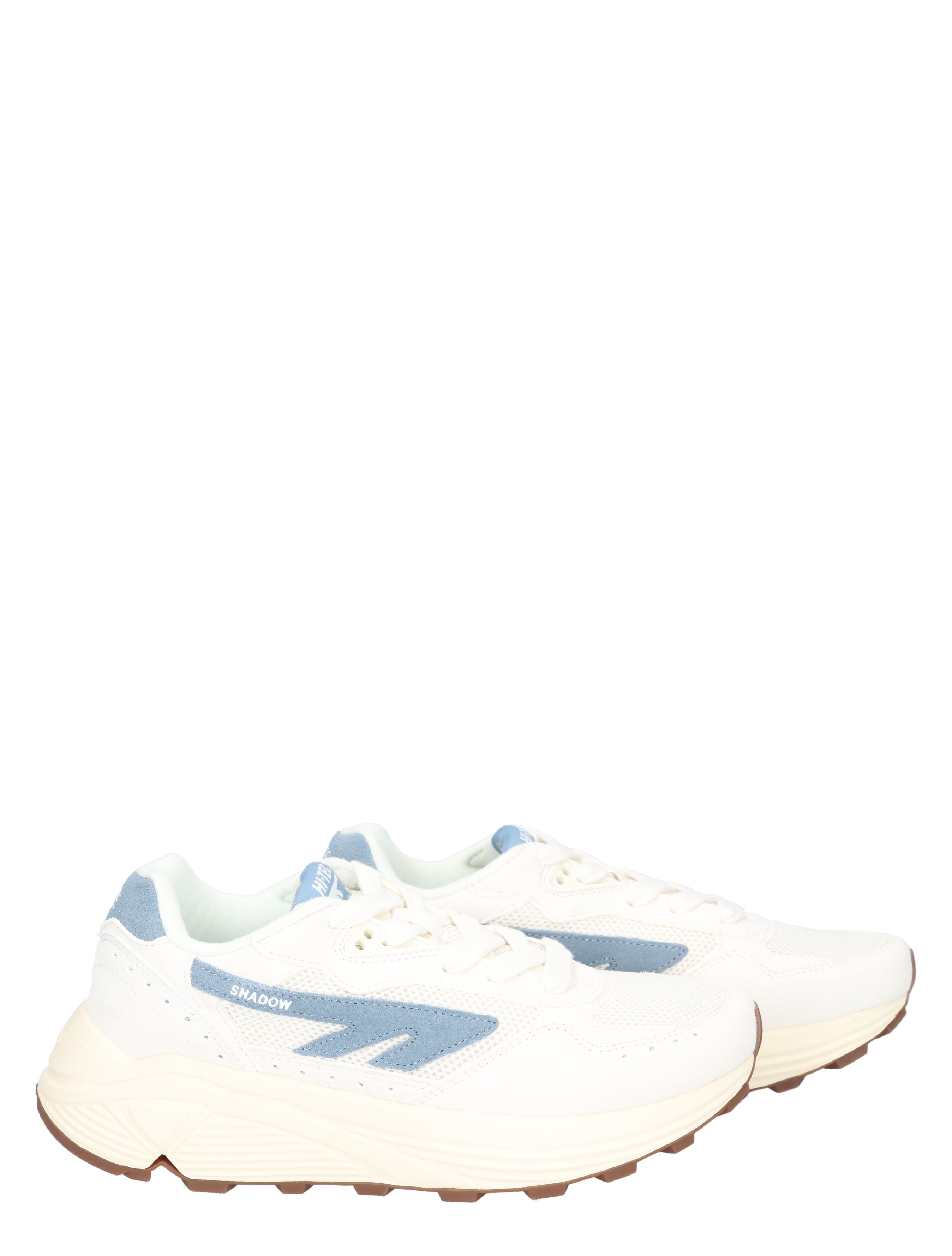 sneakers, witte schoenen, luxe sneakers, mesh upper, blauw accenten