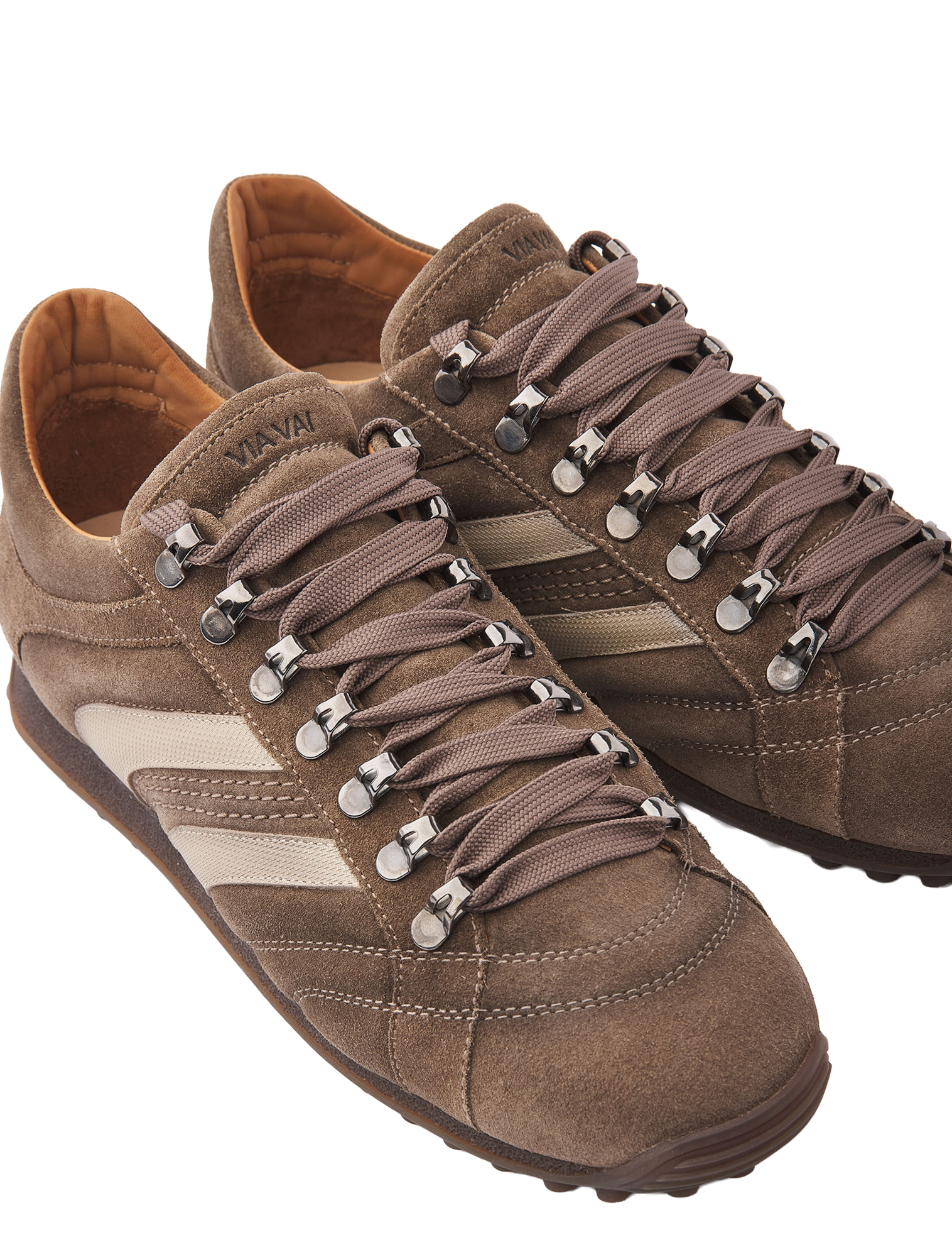 broekachtige, hoge casual schoen, luxe bruine sneaker, suede, driedbruine kleur