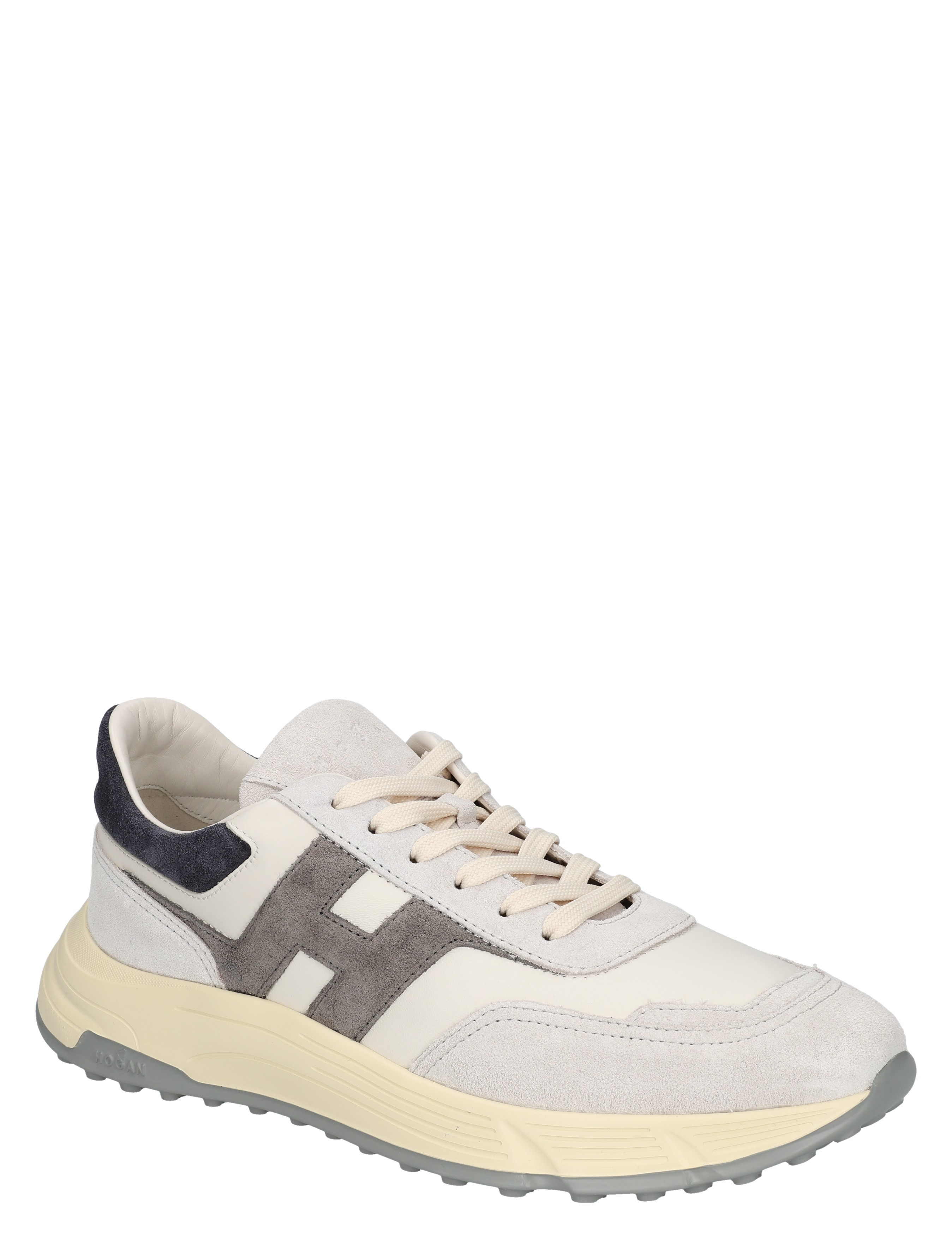 sneaker, witte sneaker, suède details, laag model, lichtgewicht zoolo