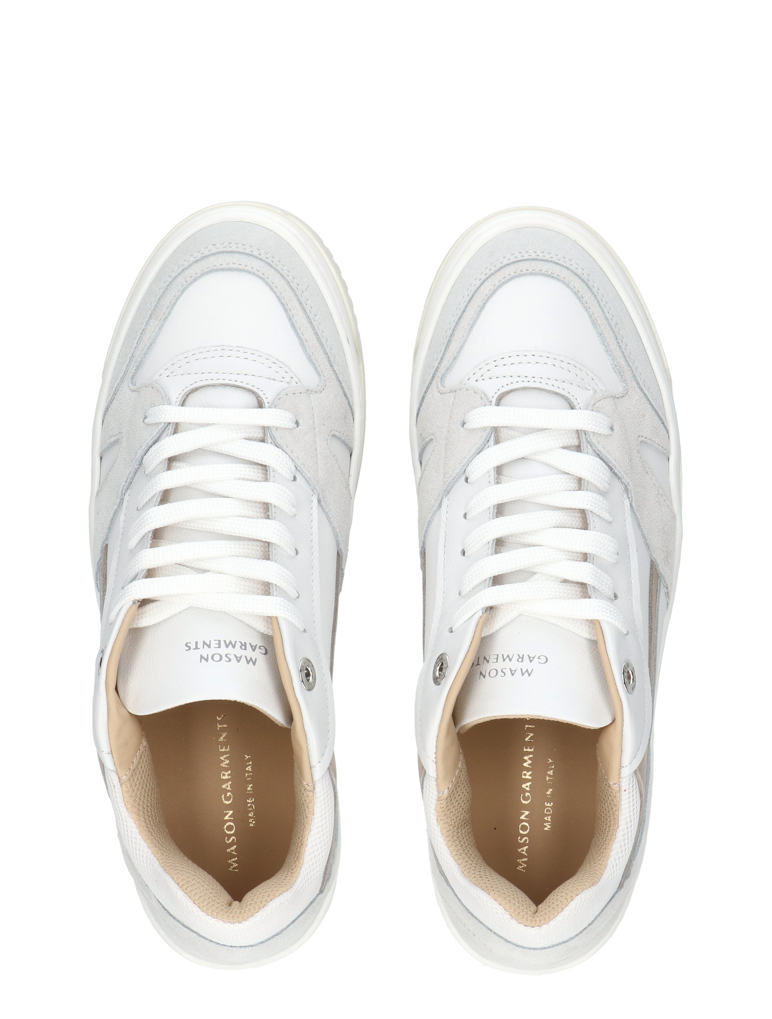 sneakers, witte sneakers, damesmodel, lichte kleur, casual schoen