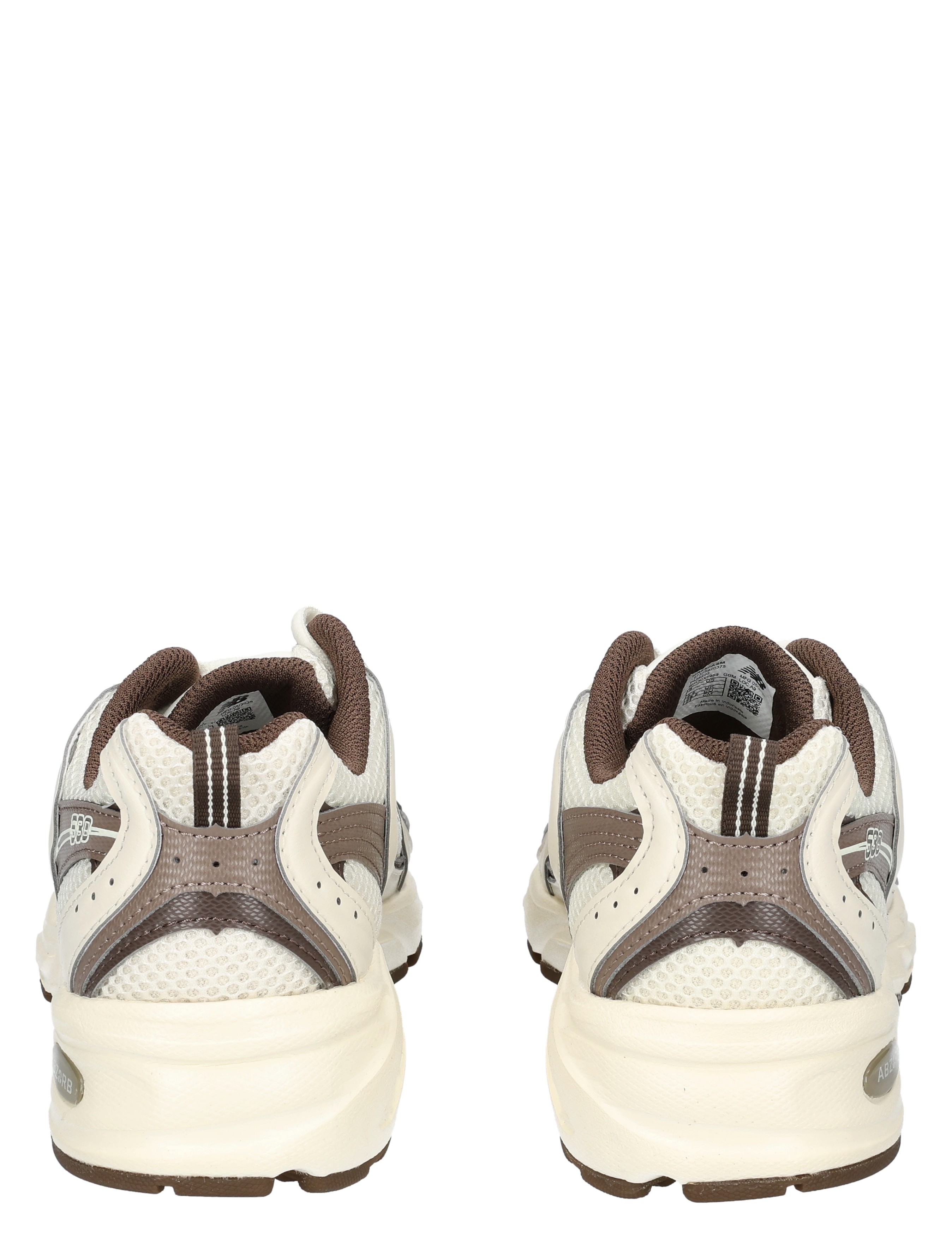 sneakers, sportschoenen, witte schoenen, mesh, grijze accenten