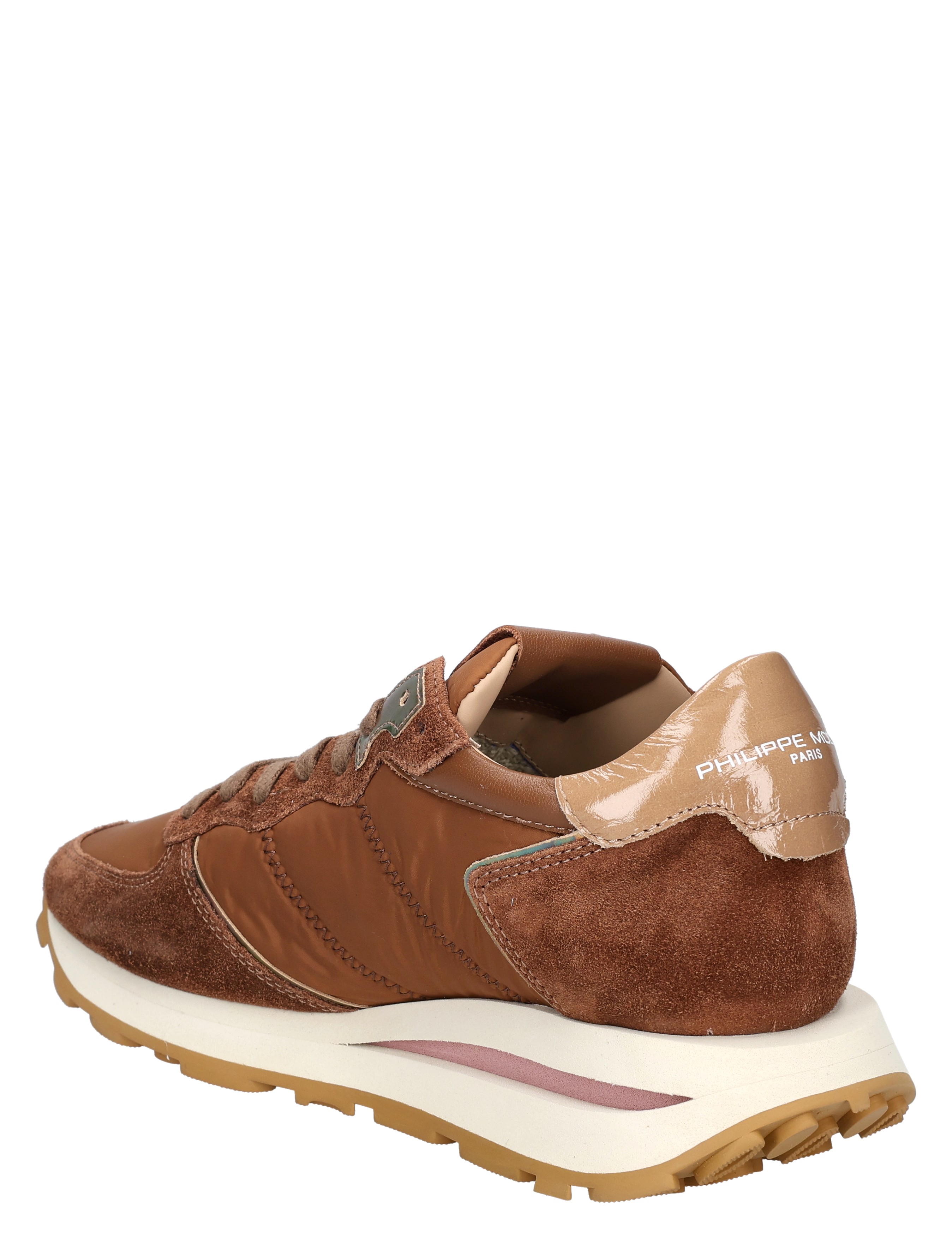 sneaker, bruine kleur, suède, witte zool, platformzool