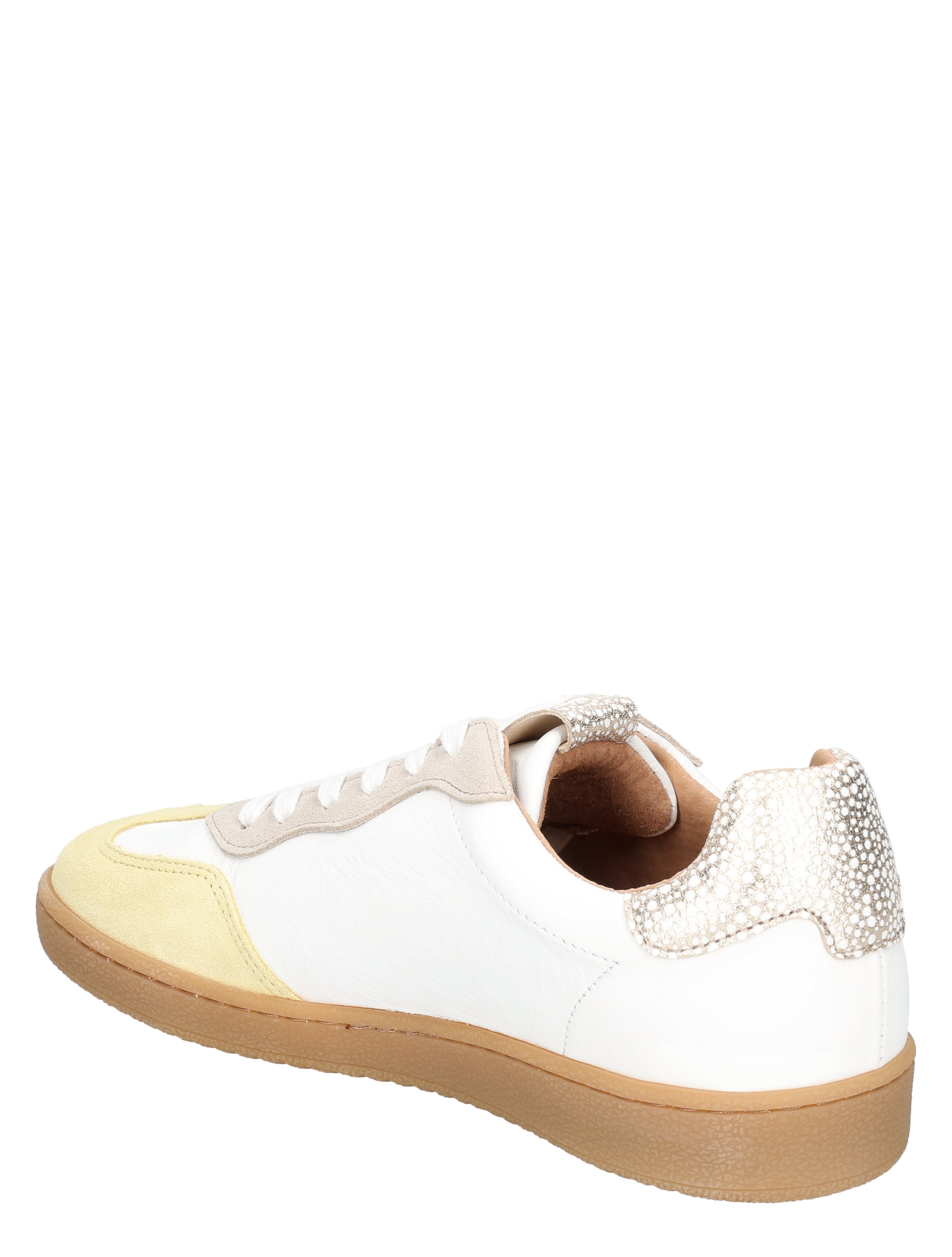 sneaker, witte schoen, kristallen hiel, gumlederen?, sandale?
