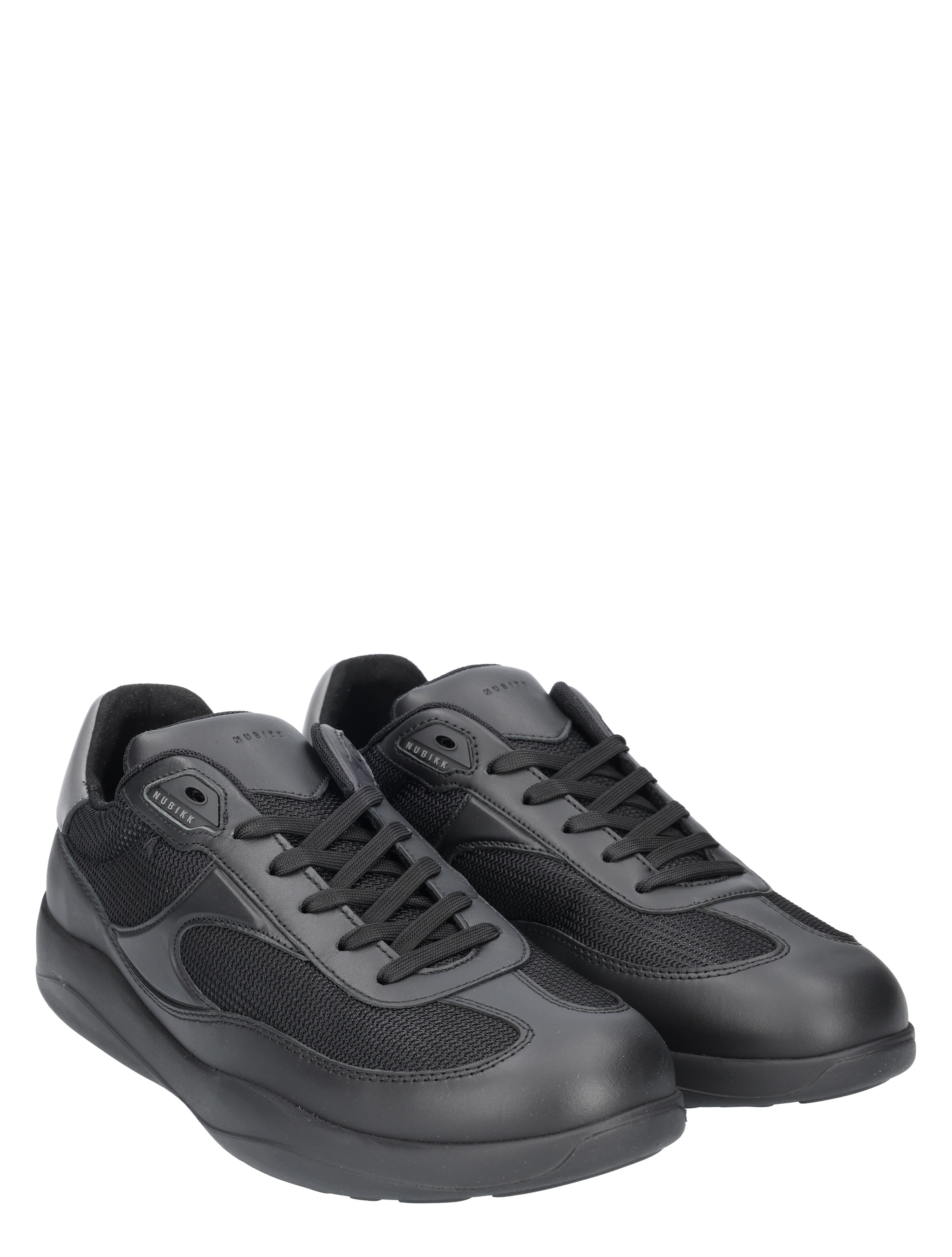 sneakers, zwarte sneakers, mesh stof, luxe schoenen, gym sneakers