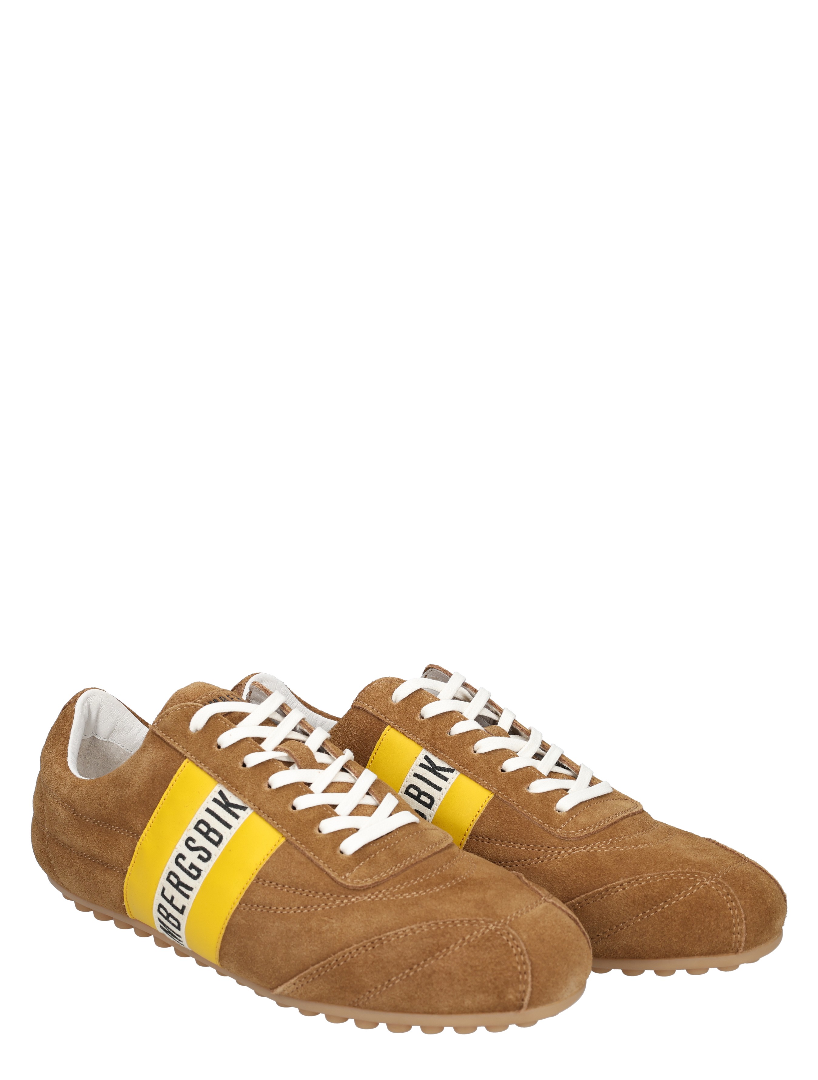 sneakers, suede, geel accent, lamsuede?, sportschoen
