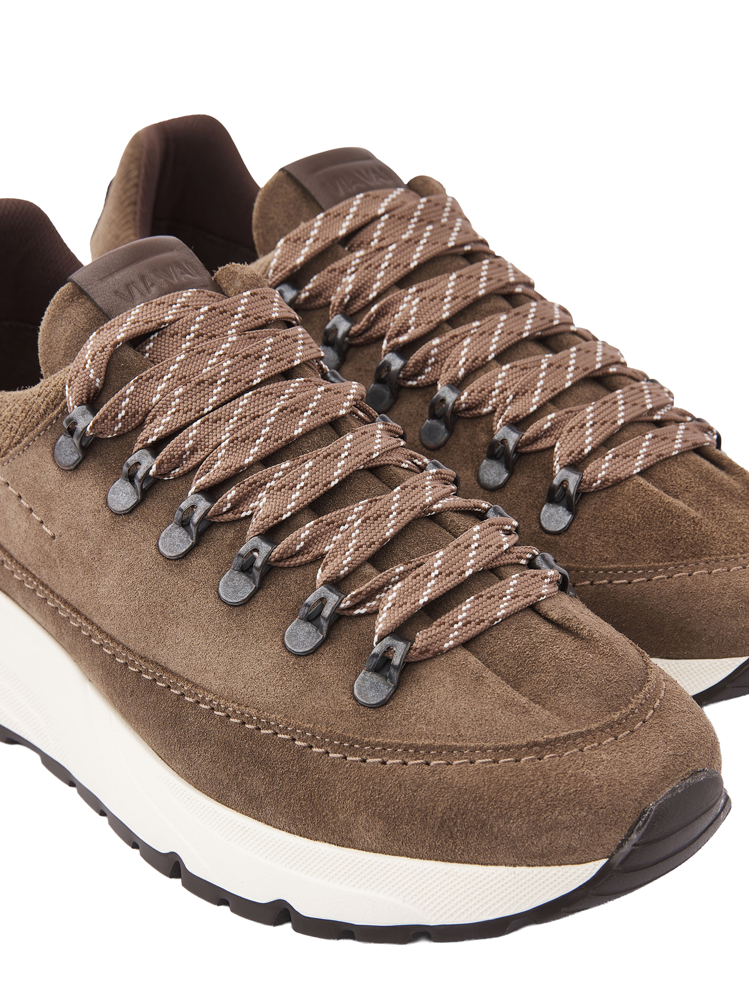 sneaker, bruine schoenen, luxe suède, witte zool, veters