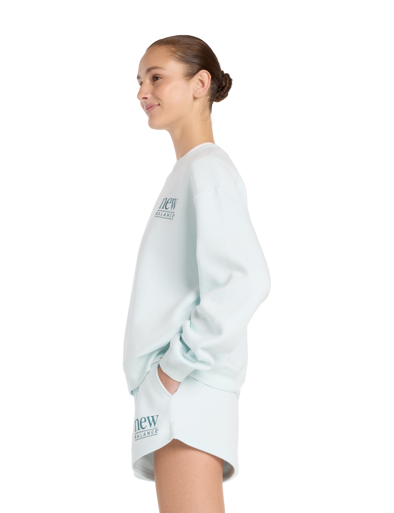 New Balance - Reimagined Fleece Crew Women Glint Blue - Dames - Truien en Sweaters - 49628_33_2