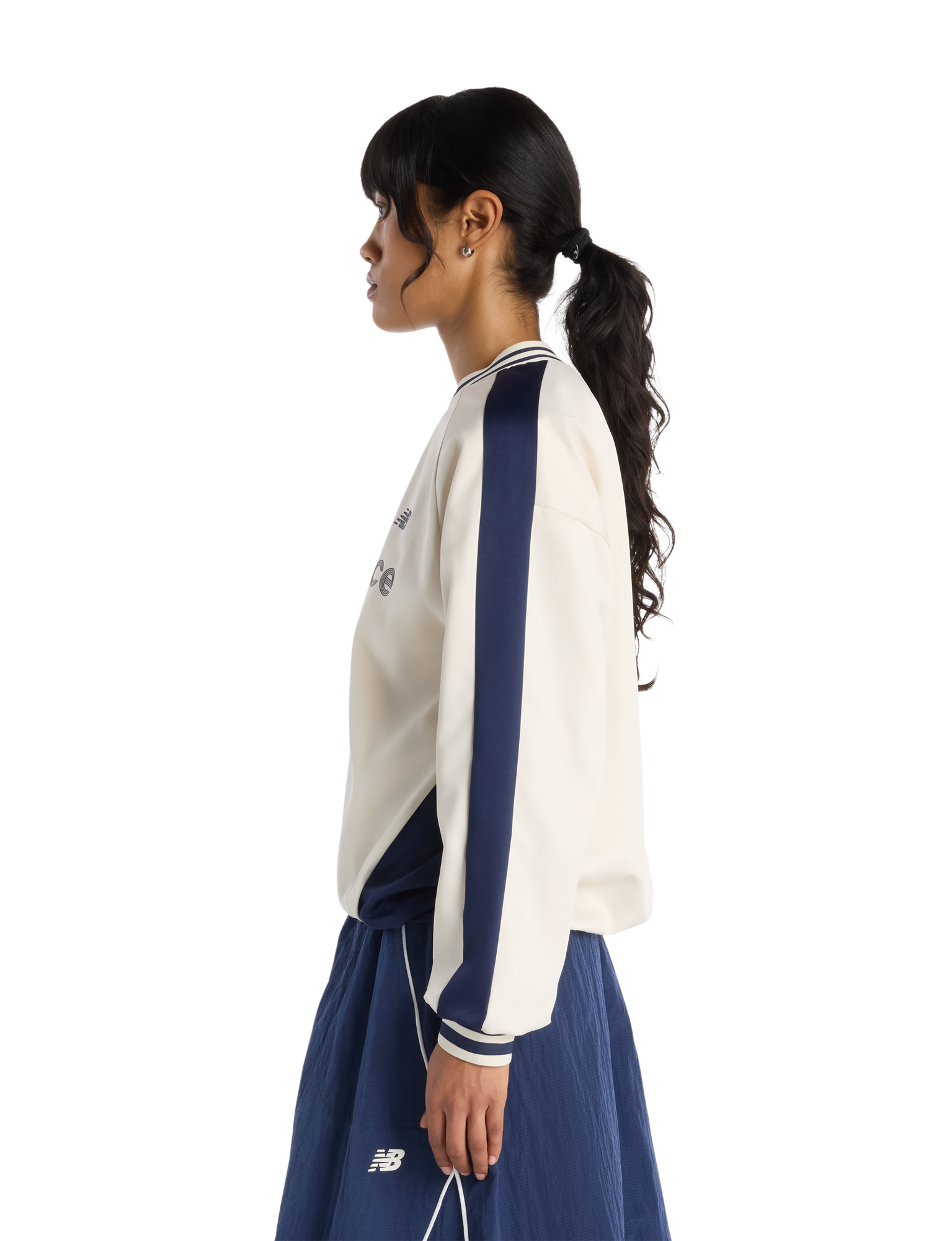 New Balance - Satin Woven Pullover Women WT61145I Linen - Dames - Truien en Sweaters - 49635_77_2