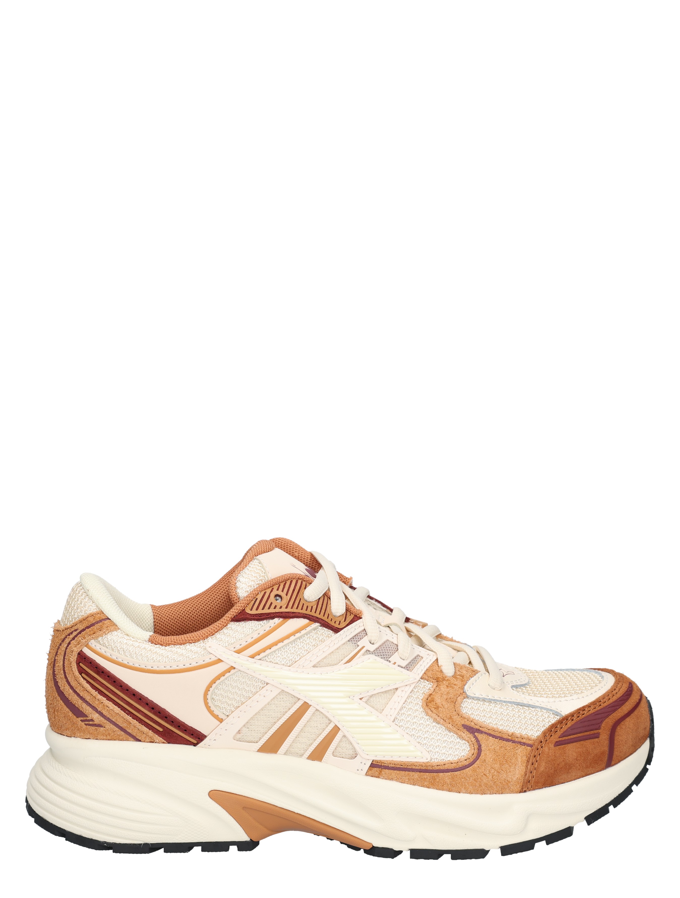 sneaker, stofsuede, witte schoen, roodbruin accenten, luxe sportieve sneaker