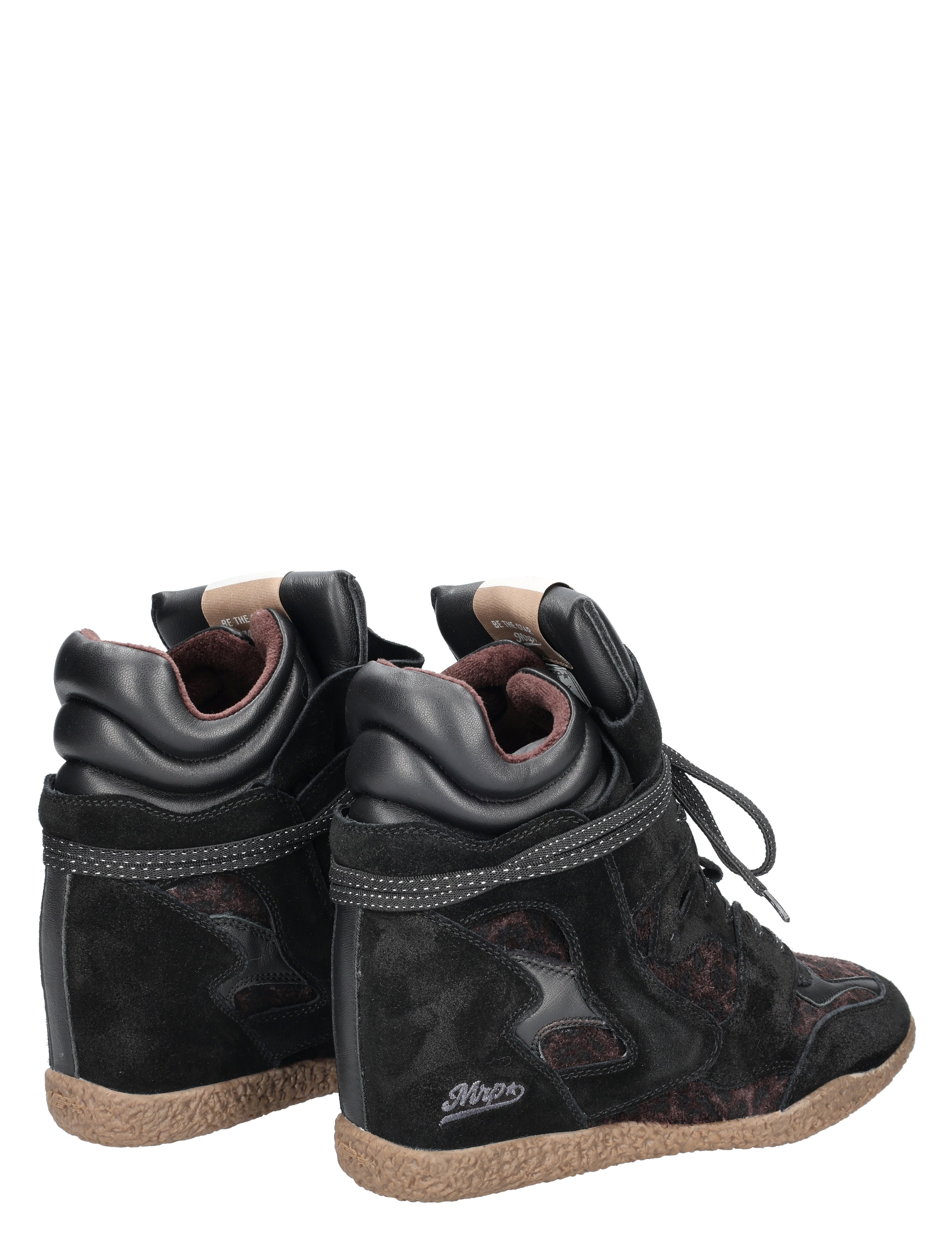hoge sneakers, black sneakers, waxy suede, kangaroo sole, veter directo?