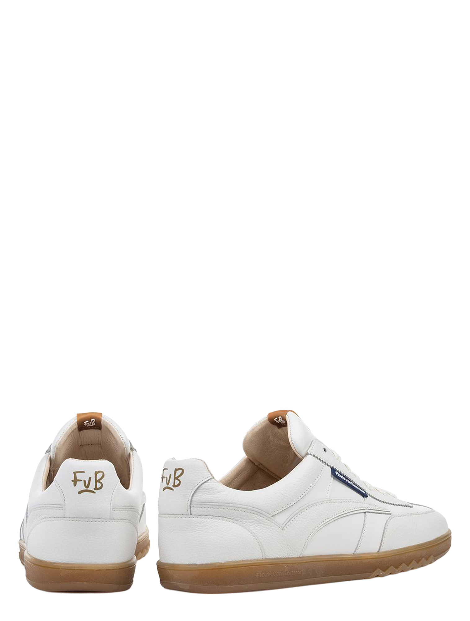 witte sneakers, lederen zool, gumkleurzool, sportschoen, sluitende hiel