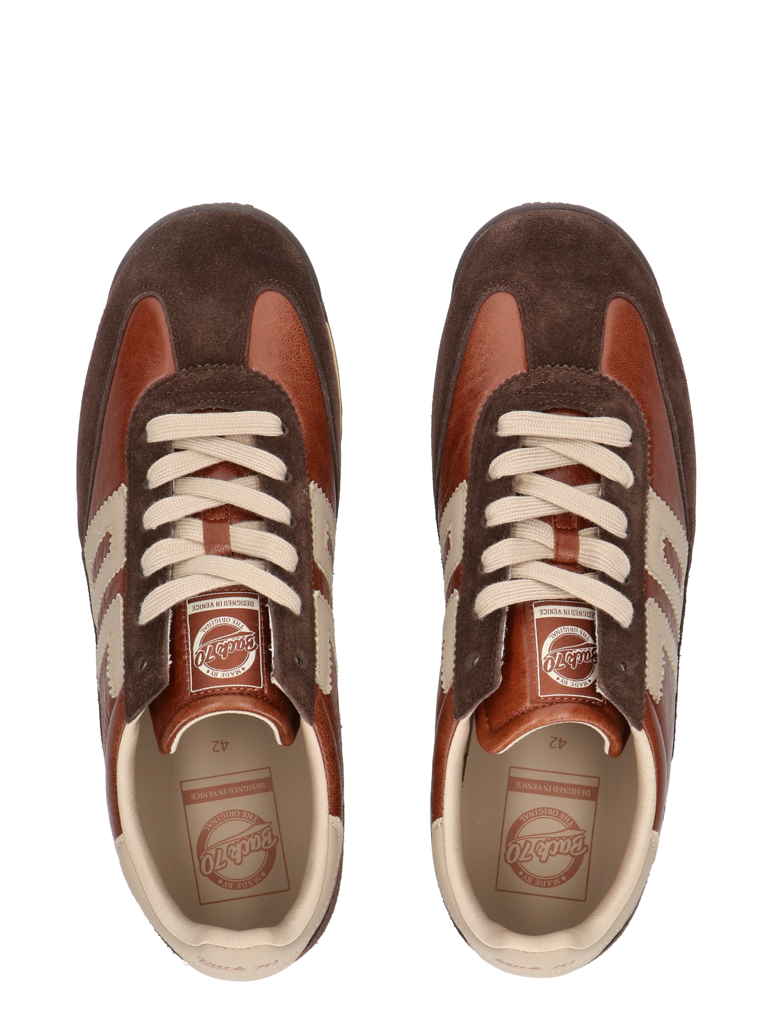 sportschoenen, canvas, bruine schoenen, witte veters, paar