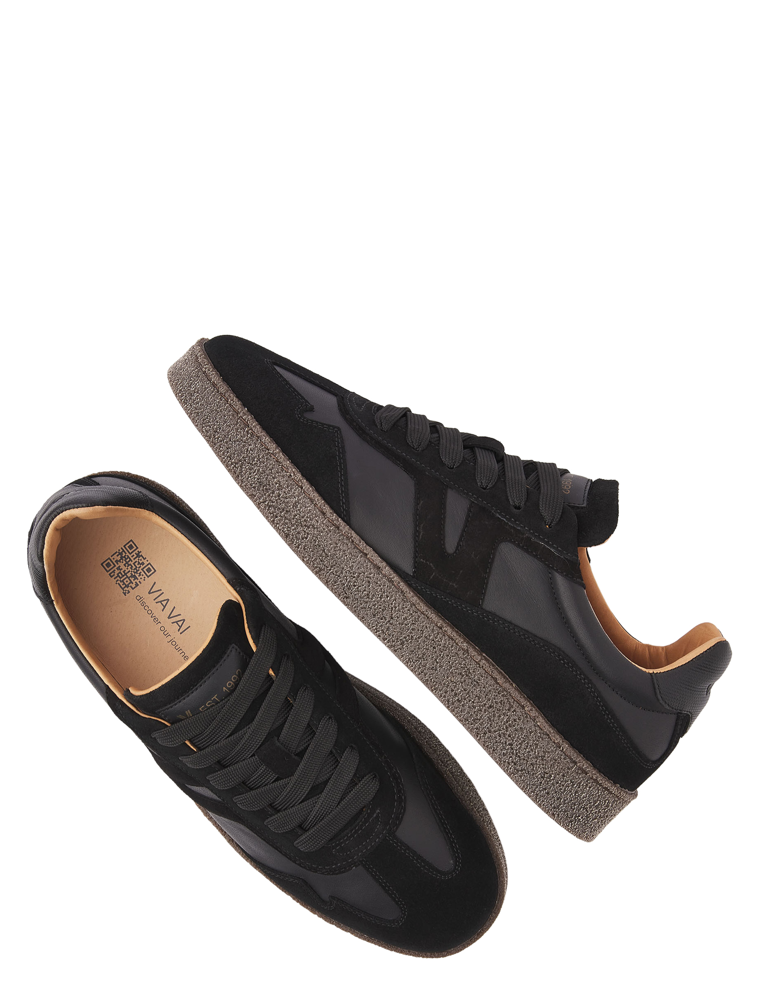 zwarte sneaker, neus Scandinavische stijl, sportschoenen, lakleer/suède combinatie, rubber zool