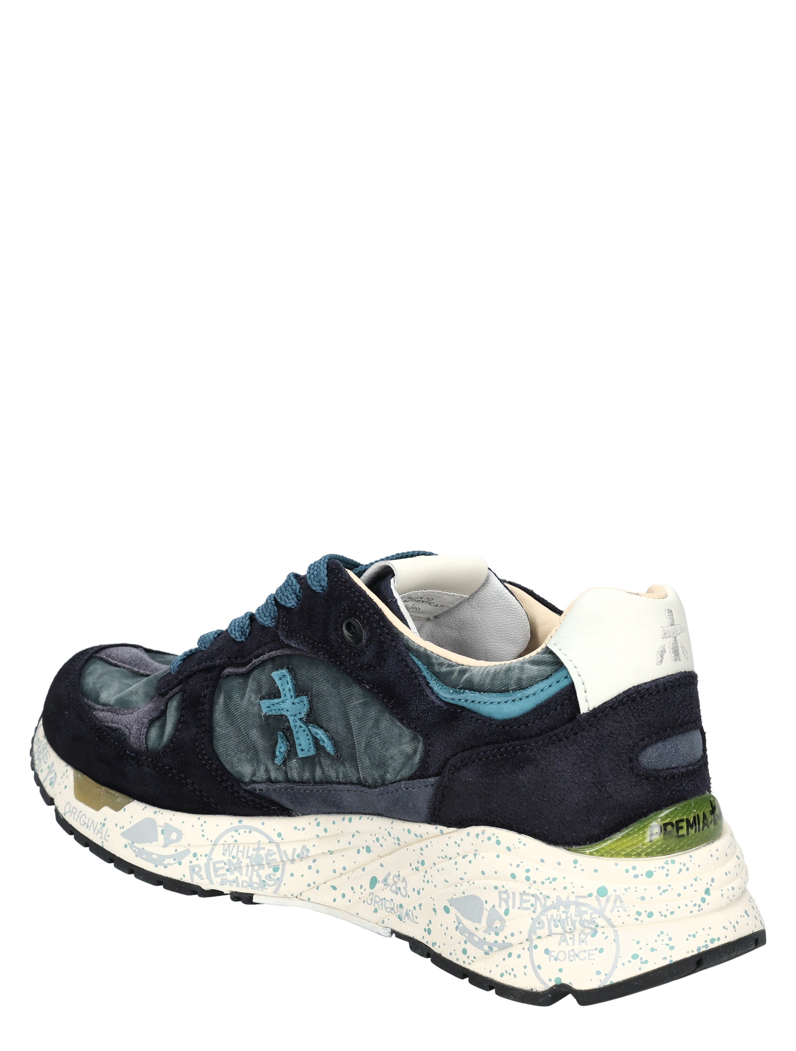 sneaker, donkergroen suède, witte hiel, print op zool?, veters
