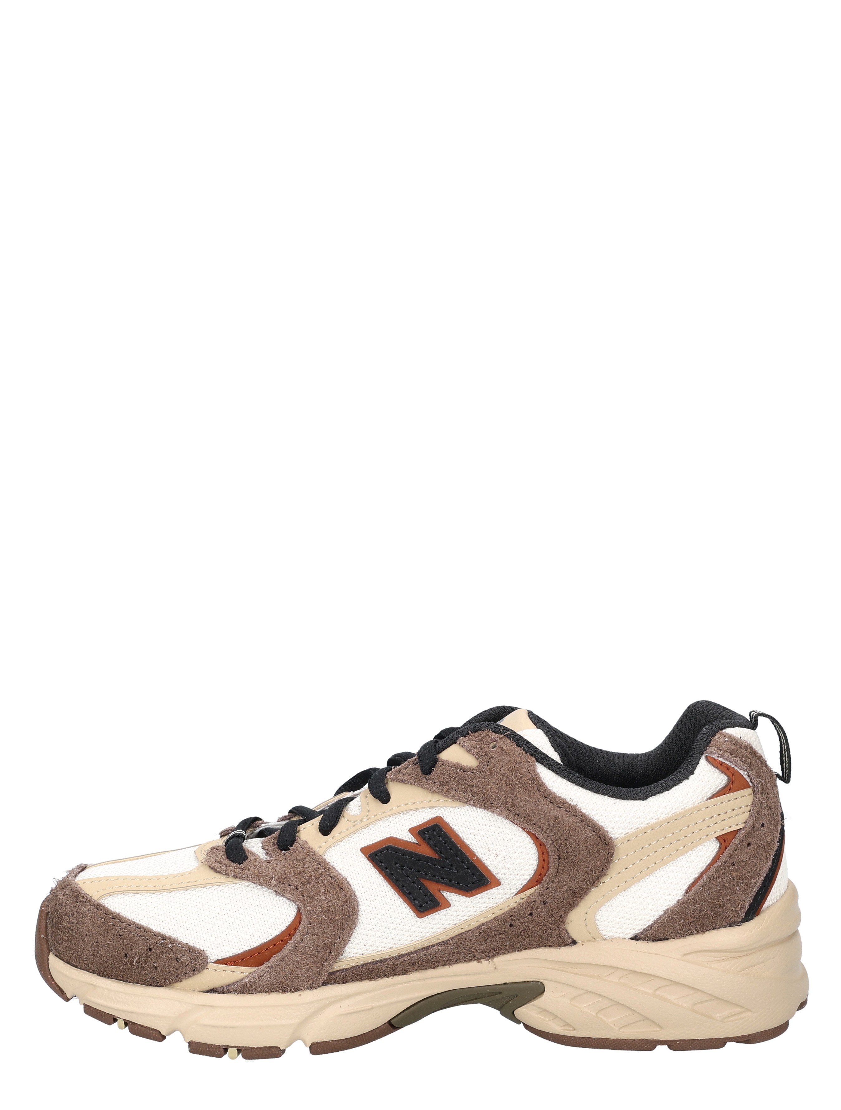 sneaker, witte schoen, bruine suède, mesh stof, sportschoen