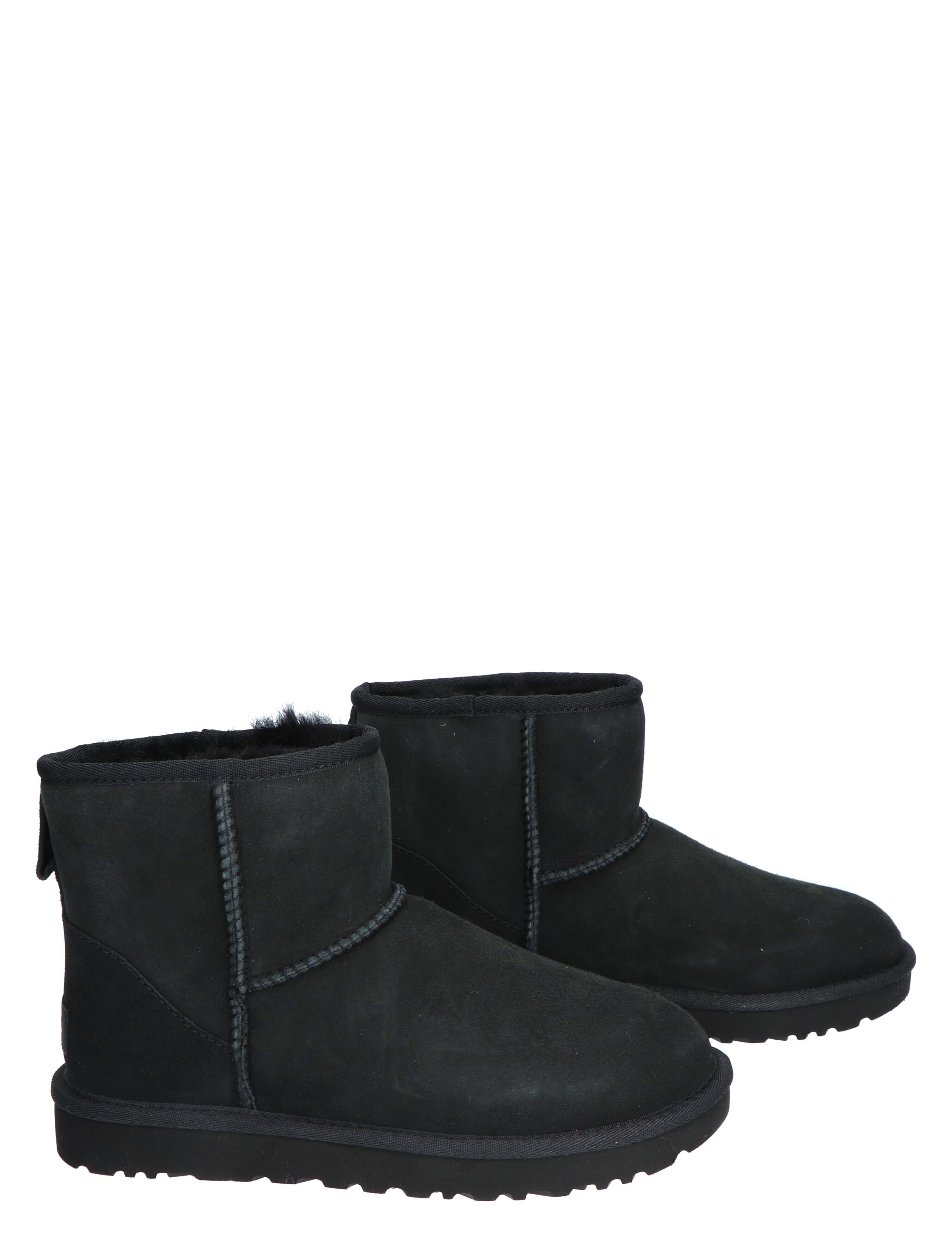 UGG - Classic Mini II Black - Dames - Boots - Enkellaarsjes - 31381_11_7