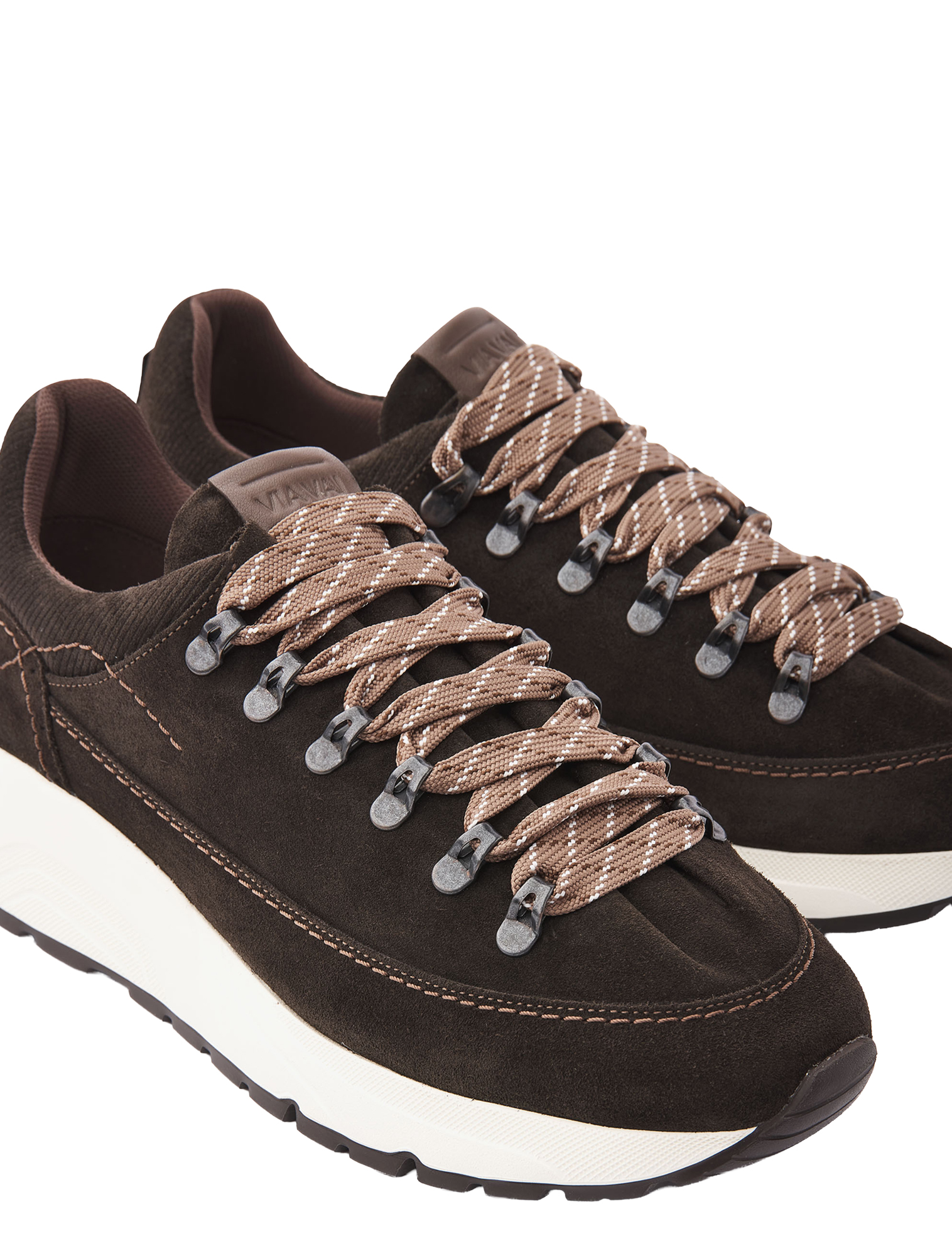 sneakers, bruine sneakers, suede, wafelbanden, dempte zool