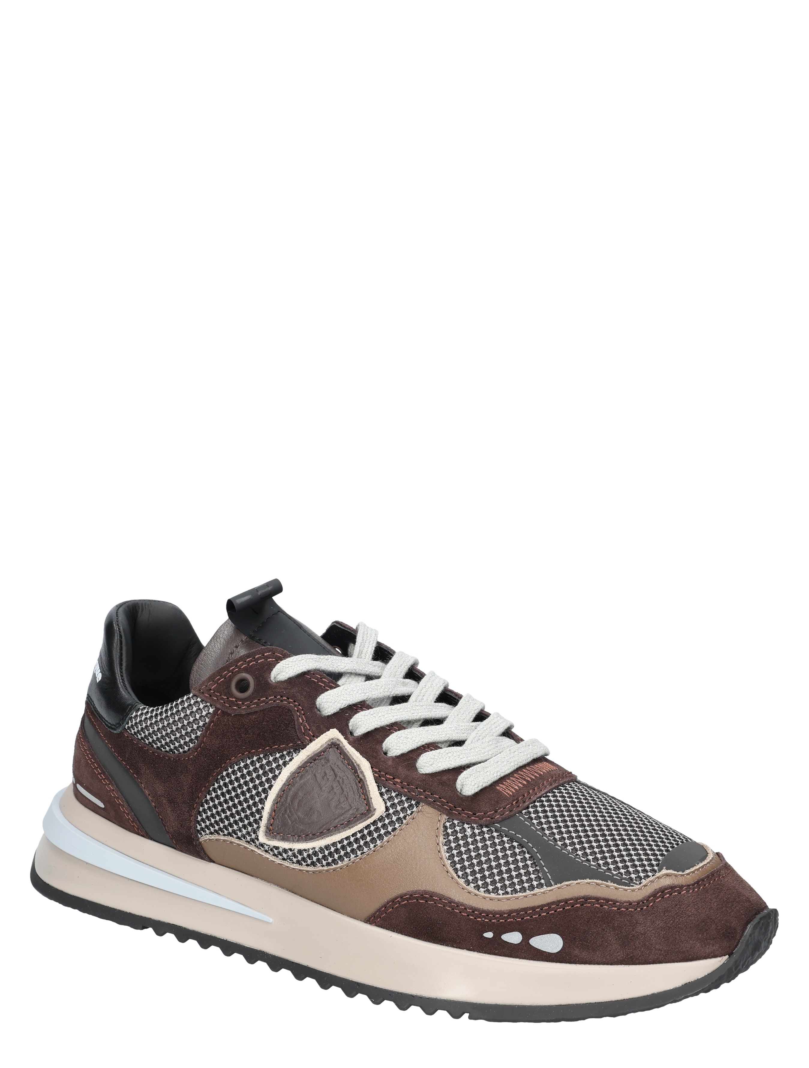 sneaker, bruine schoen, mesh materiaal, luxe sneaker, draagbaar beroed