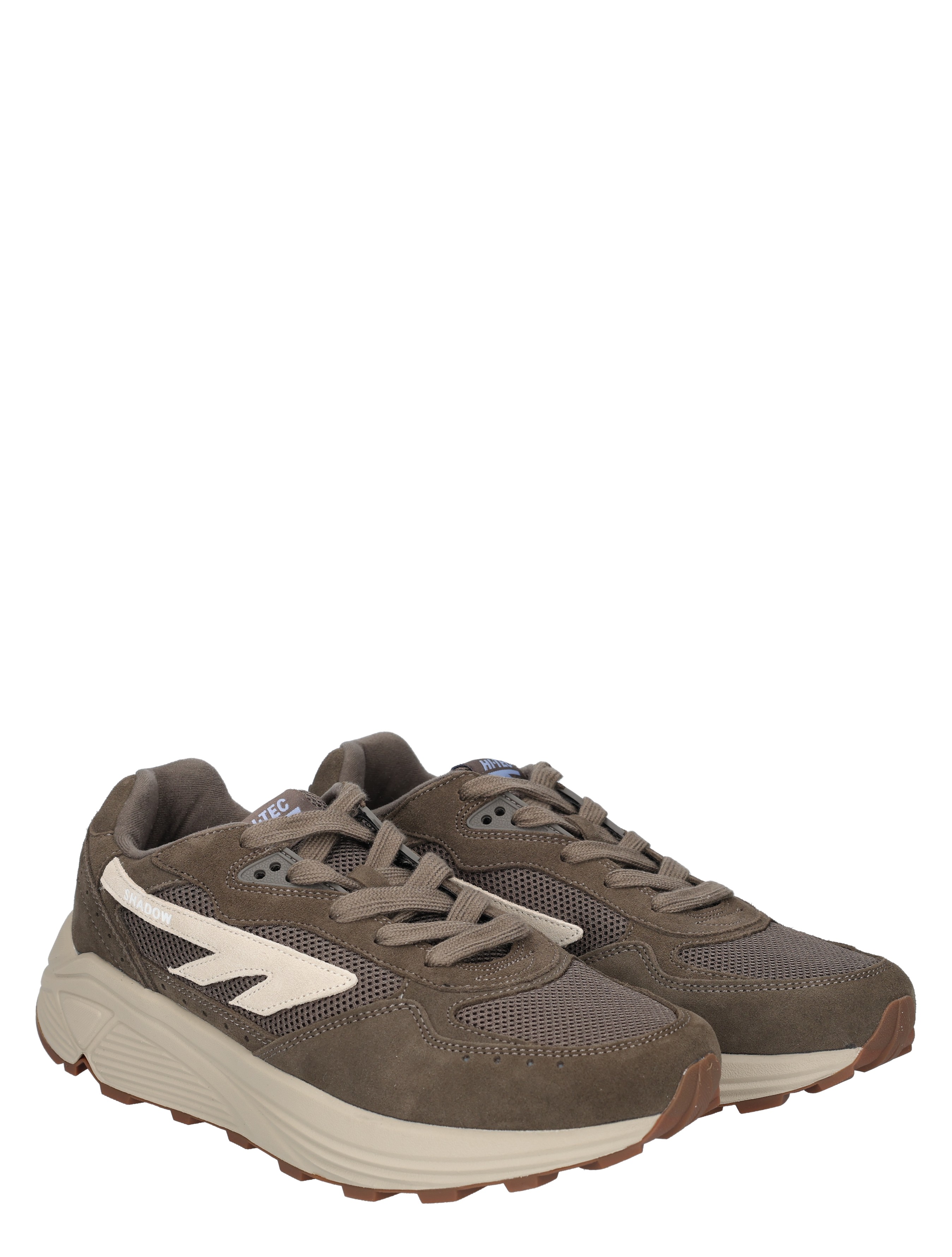 sneakers, bruine sneakers, mesh naden, demping, loperstijlen